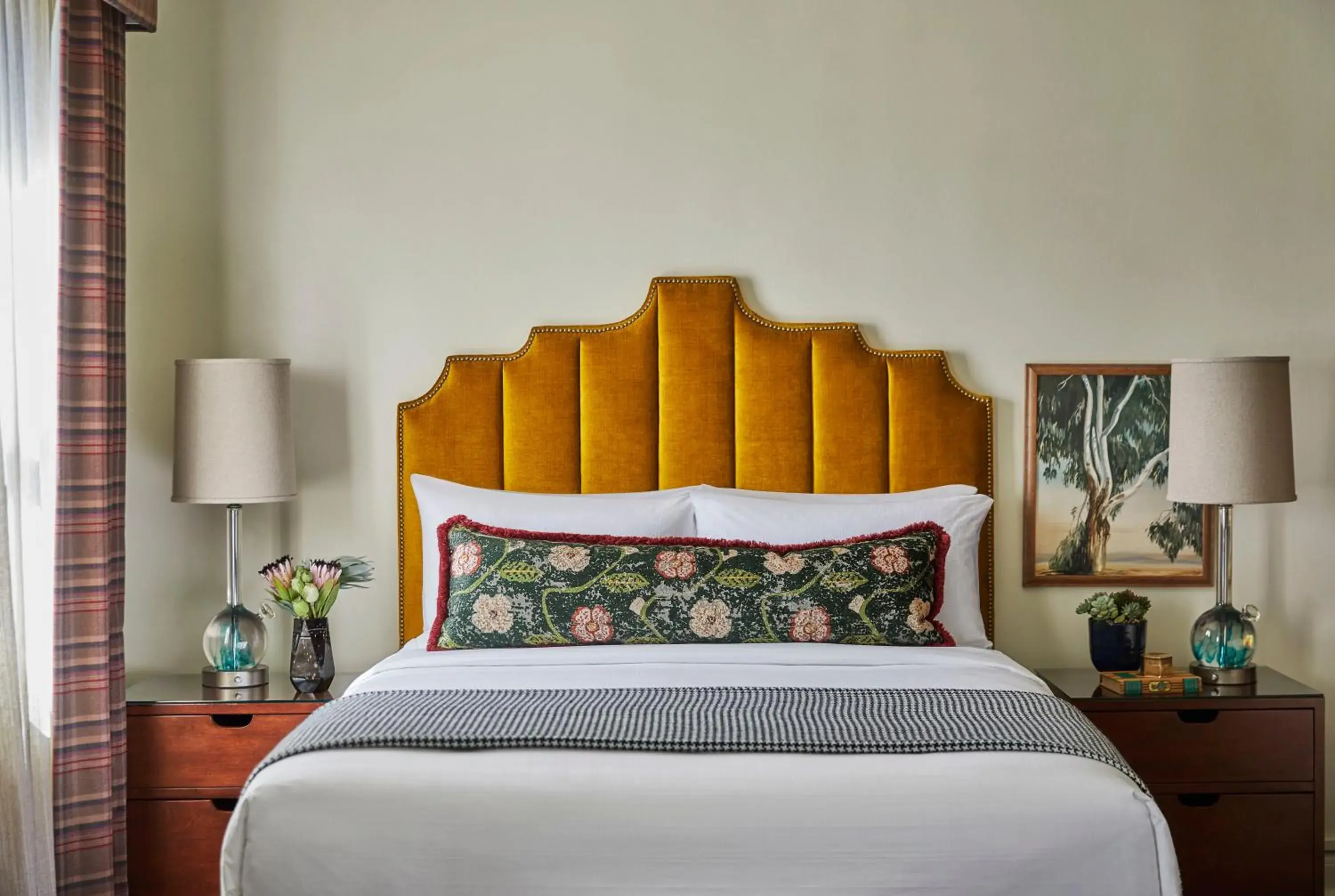 Bedroom, Bed in Graduate by Hilton Berkeley Bedroom, Bed in Graduate by Hilton Berkeley