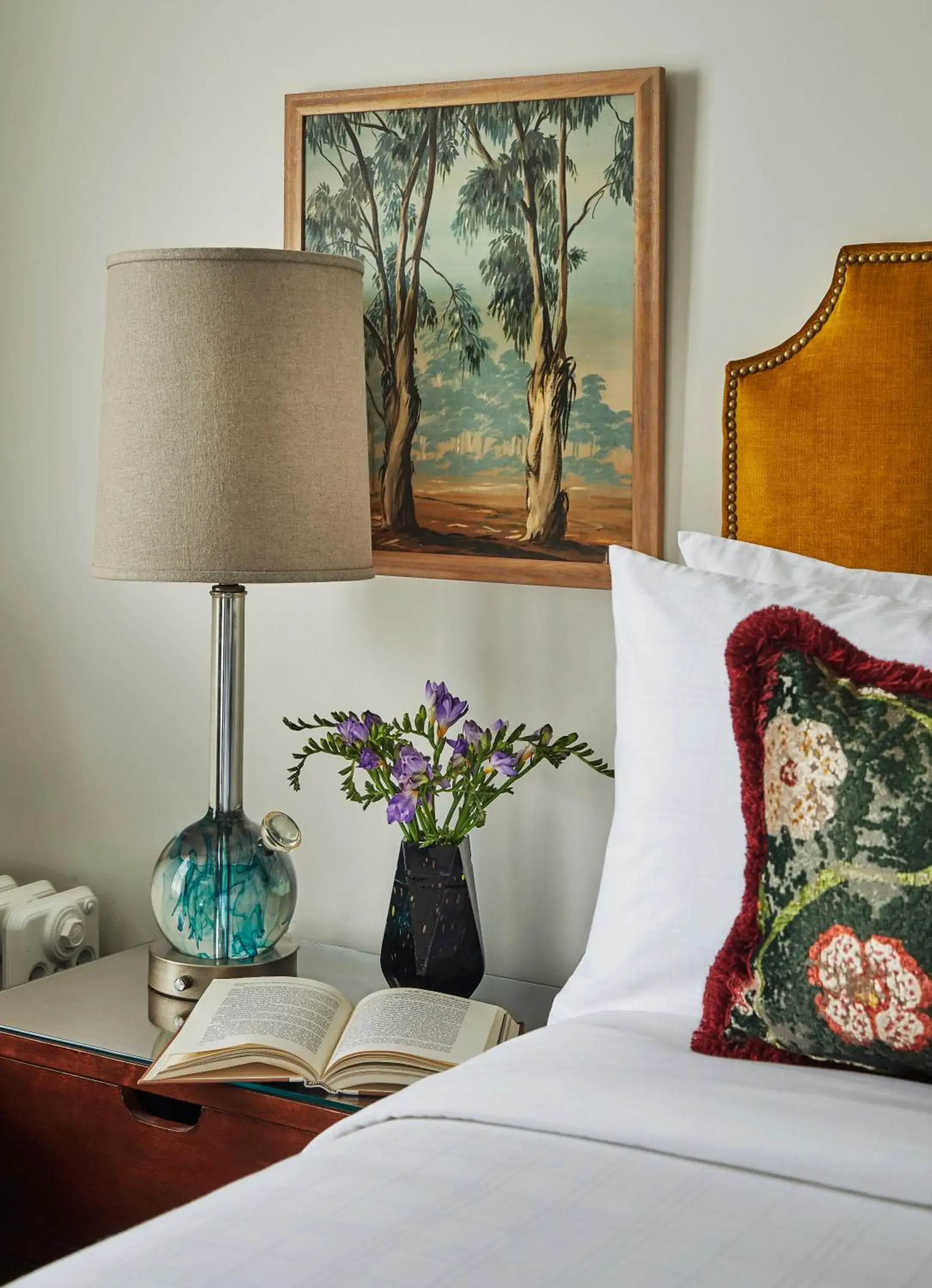 Bedroom, Bed in Graduate by Hilton Berkeley Bedroom, Bed in Graduate by Hilton Berkeley