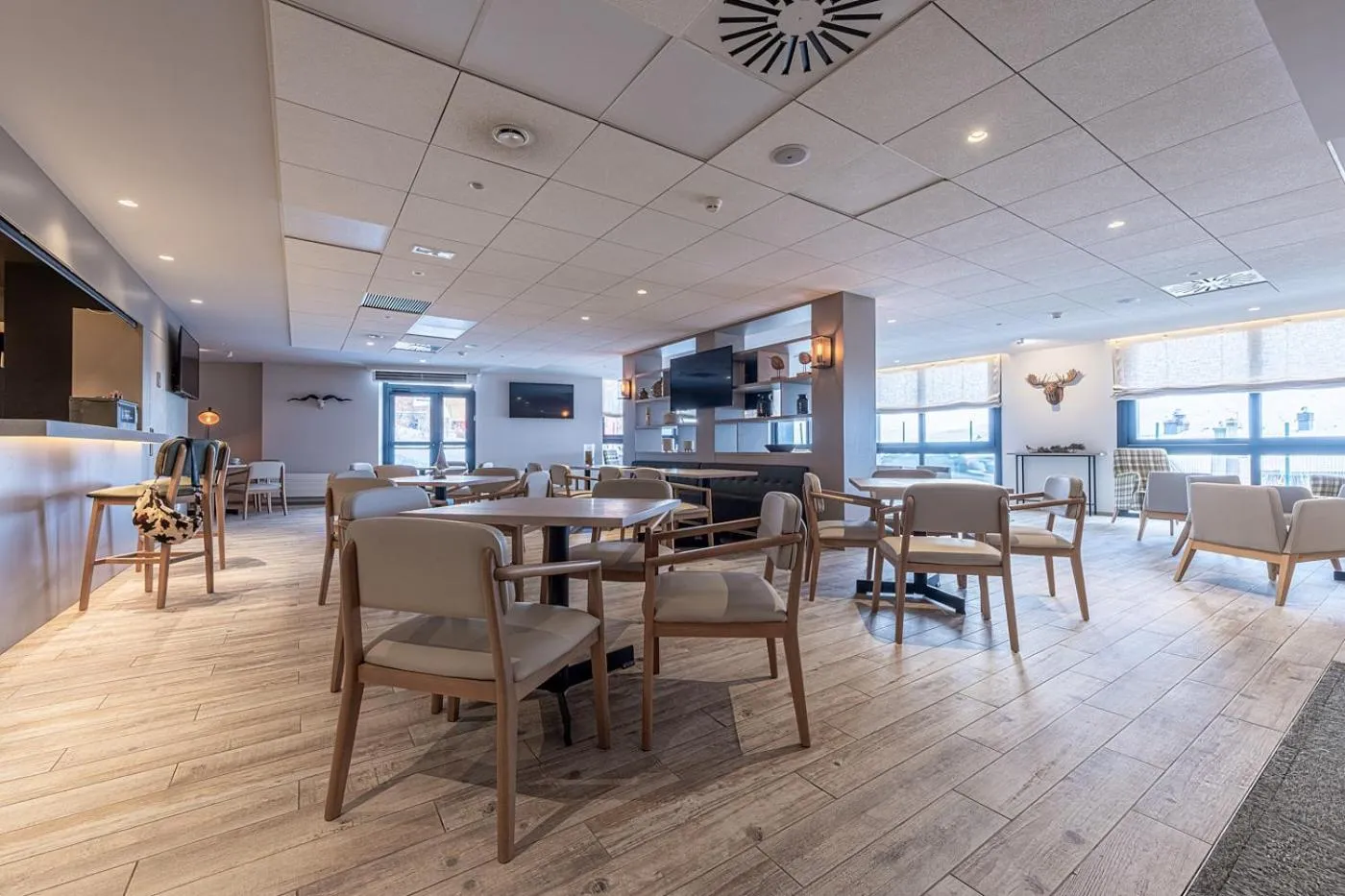 Restaurant/places to eat in Apartamentos Caribou