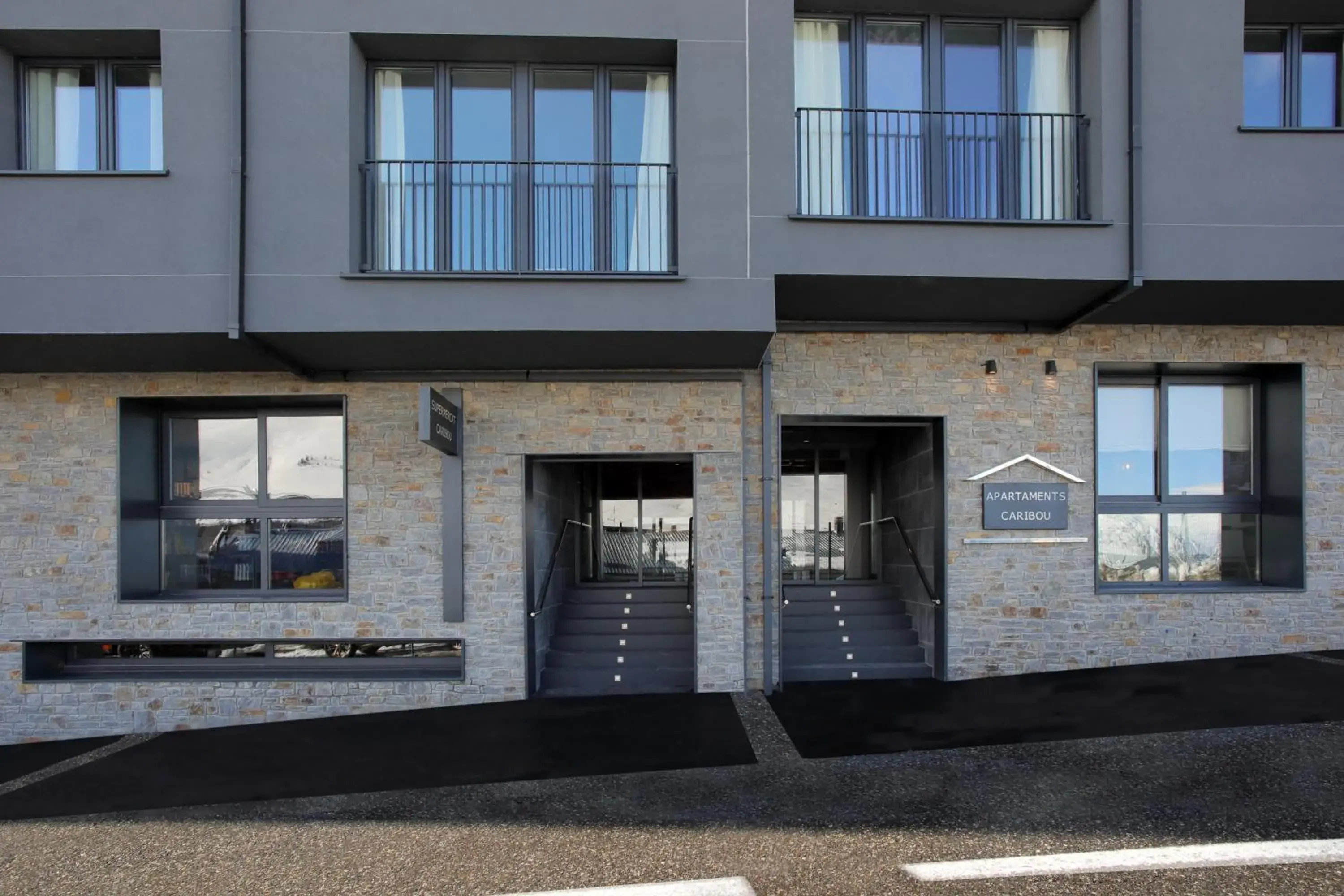 Property building in Apartamentos Caribou Property building in Apartamentos Caribou