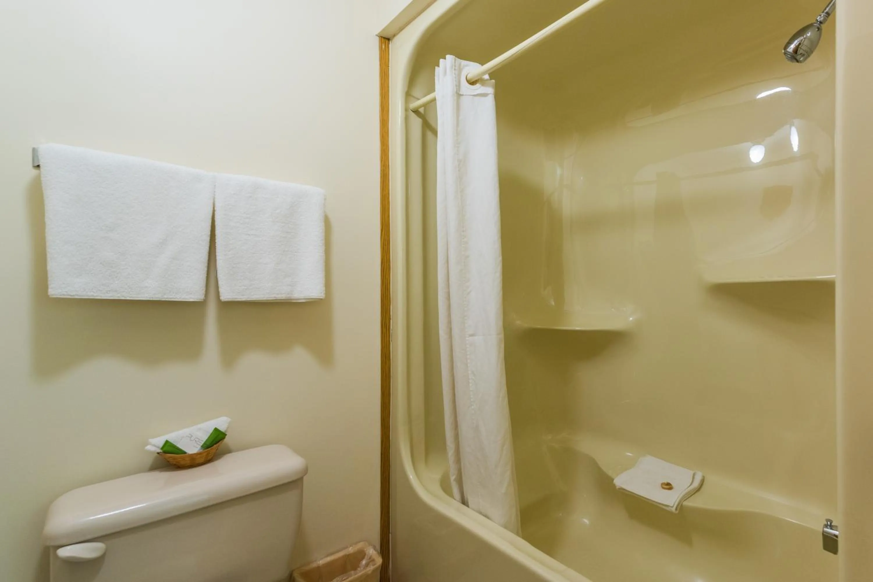 Bathroom in The Ranchland Inn Kamloops