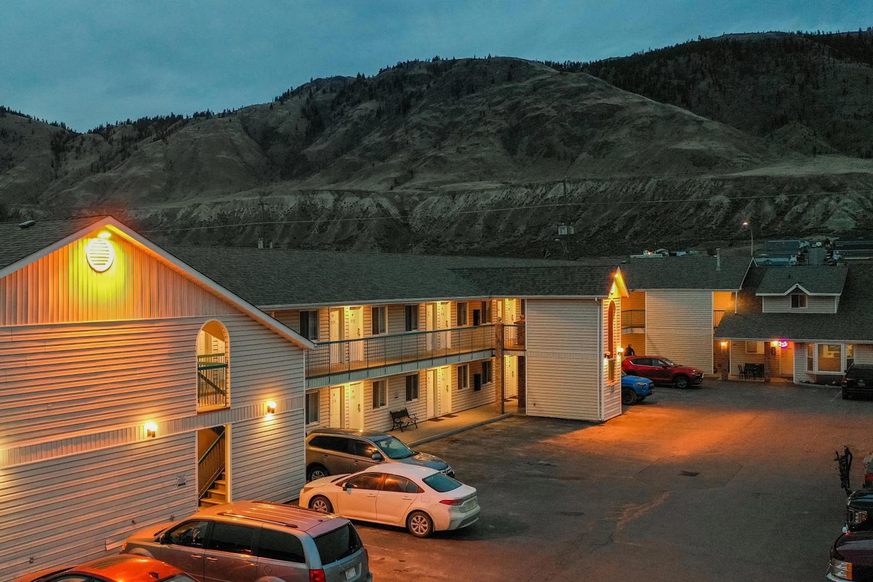 Property building in The Ranchland Inn Kamloops