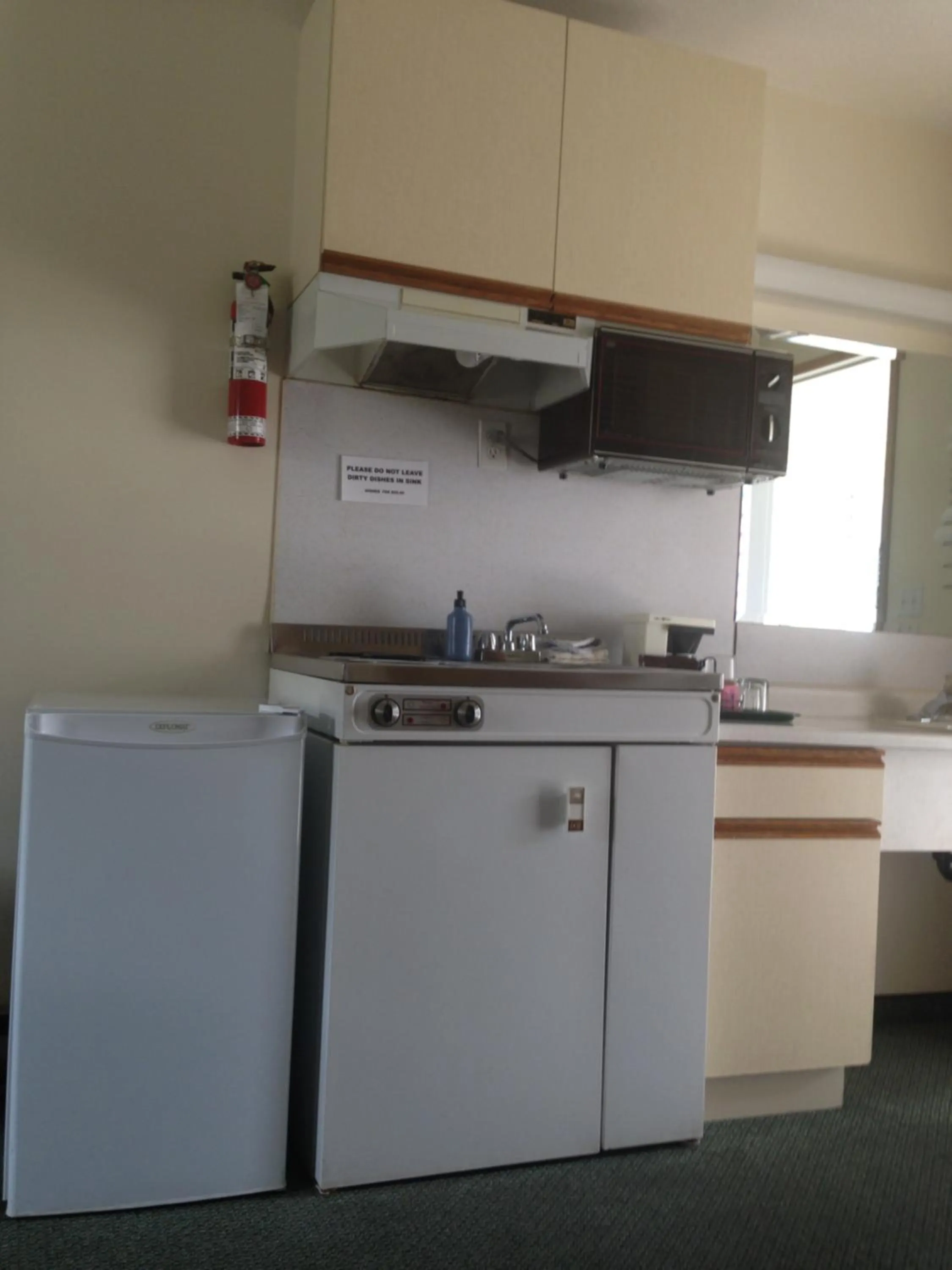 Kitchen or kitchenette in The Ranchland Inn Kamloops