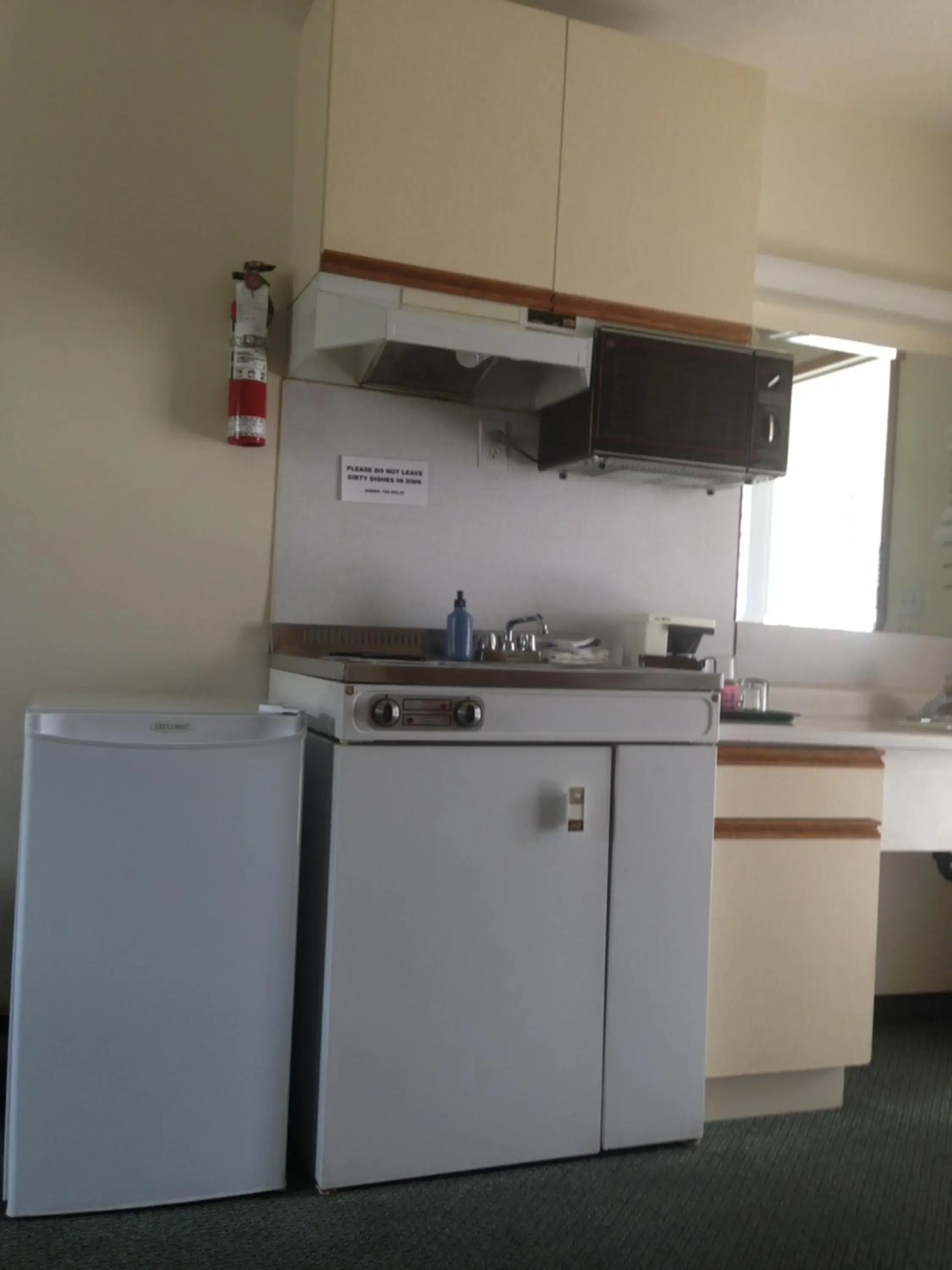 Queen Room with Kitchenette in The Ranchland Inn Kamloops Queen Room with Kitchenette in The Ranchland Inn Kamloops