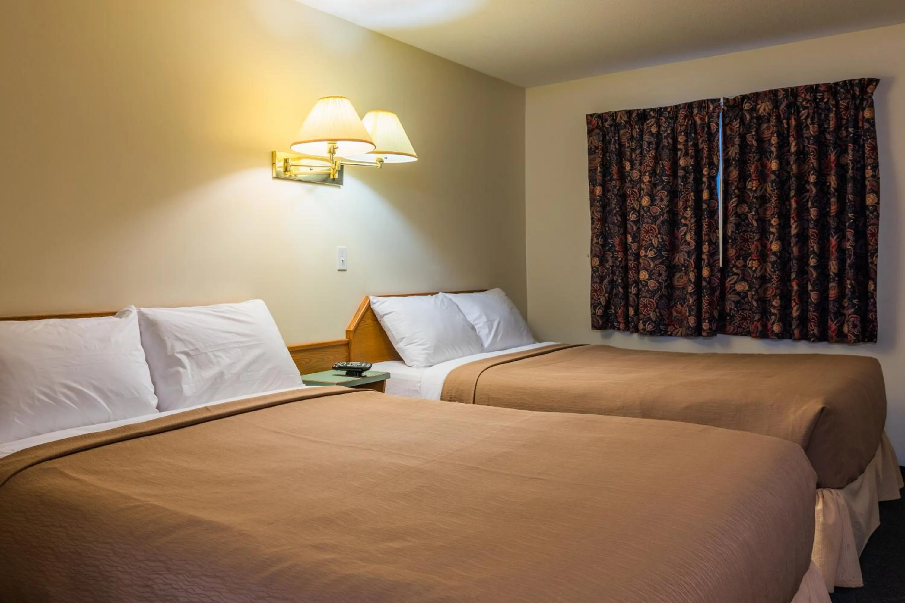Bedroom, Bed in The Ranchland Inn Kamloops