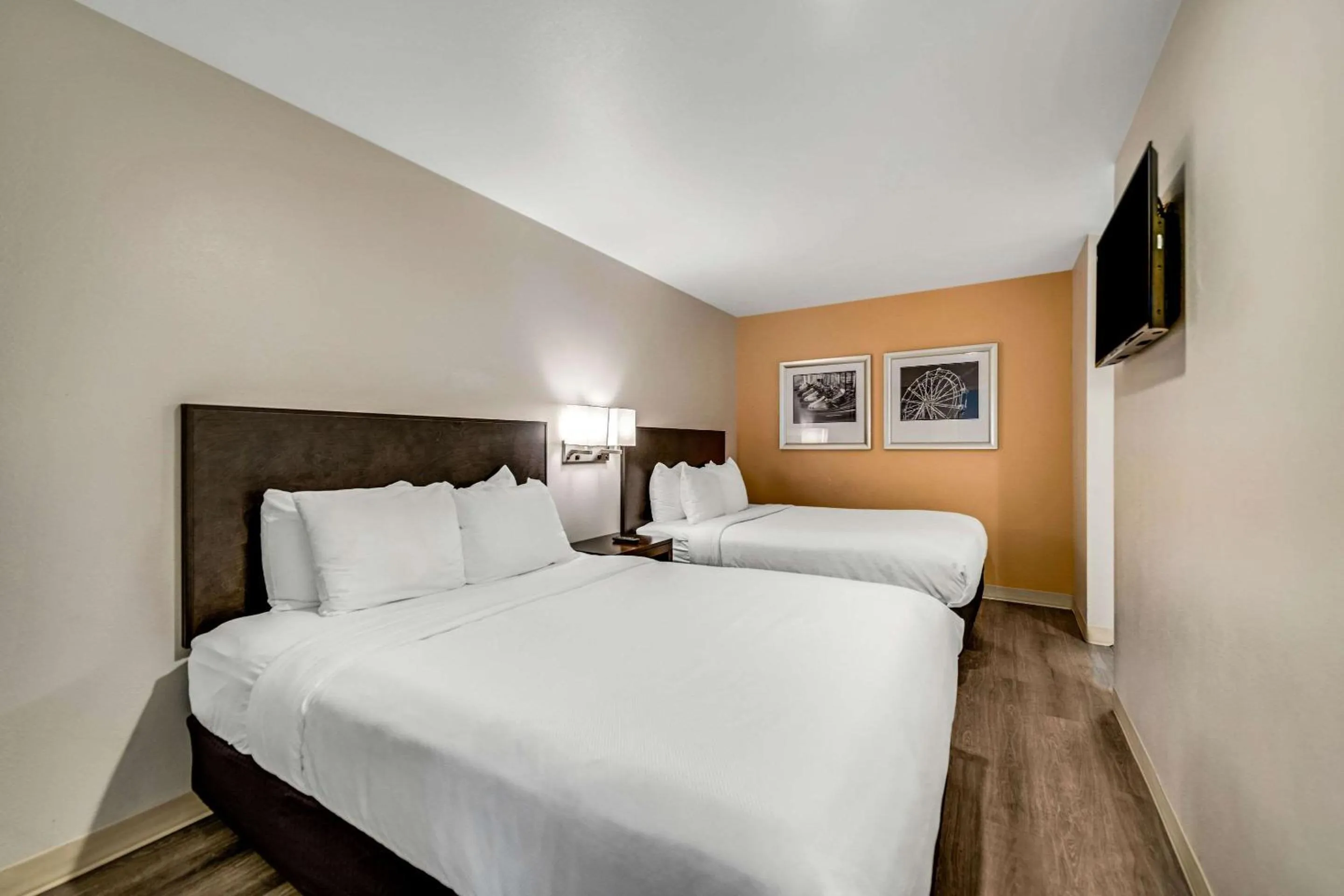 Bedroom, Bed in Comfort Inn Beach Boardwalk