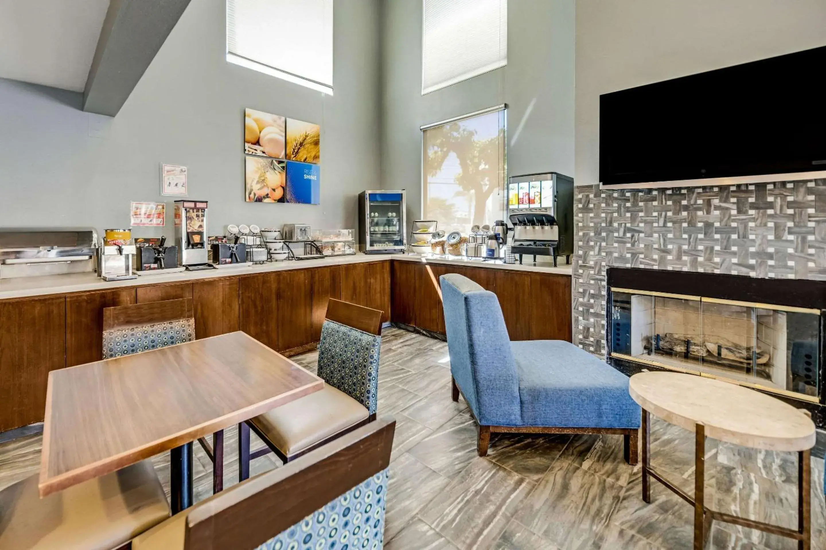 Breakfast in Comfort Inn Beach Boardwalk Breakfast in Comfort Inn Beach Boardwalk