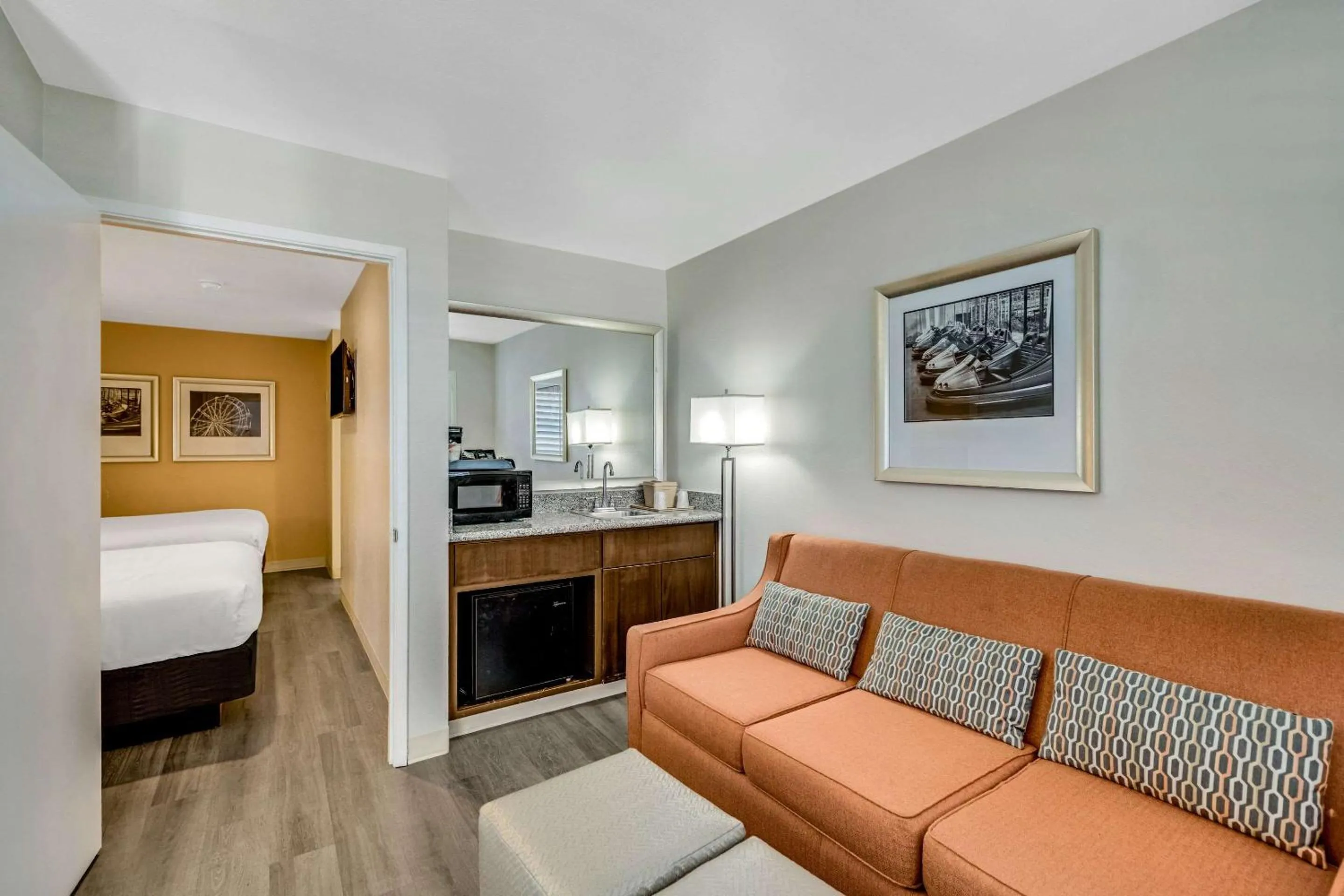 Bedroom, Bed in Comfort Inn Beach Boardwalk