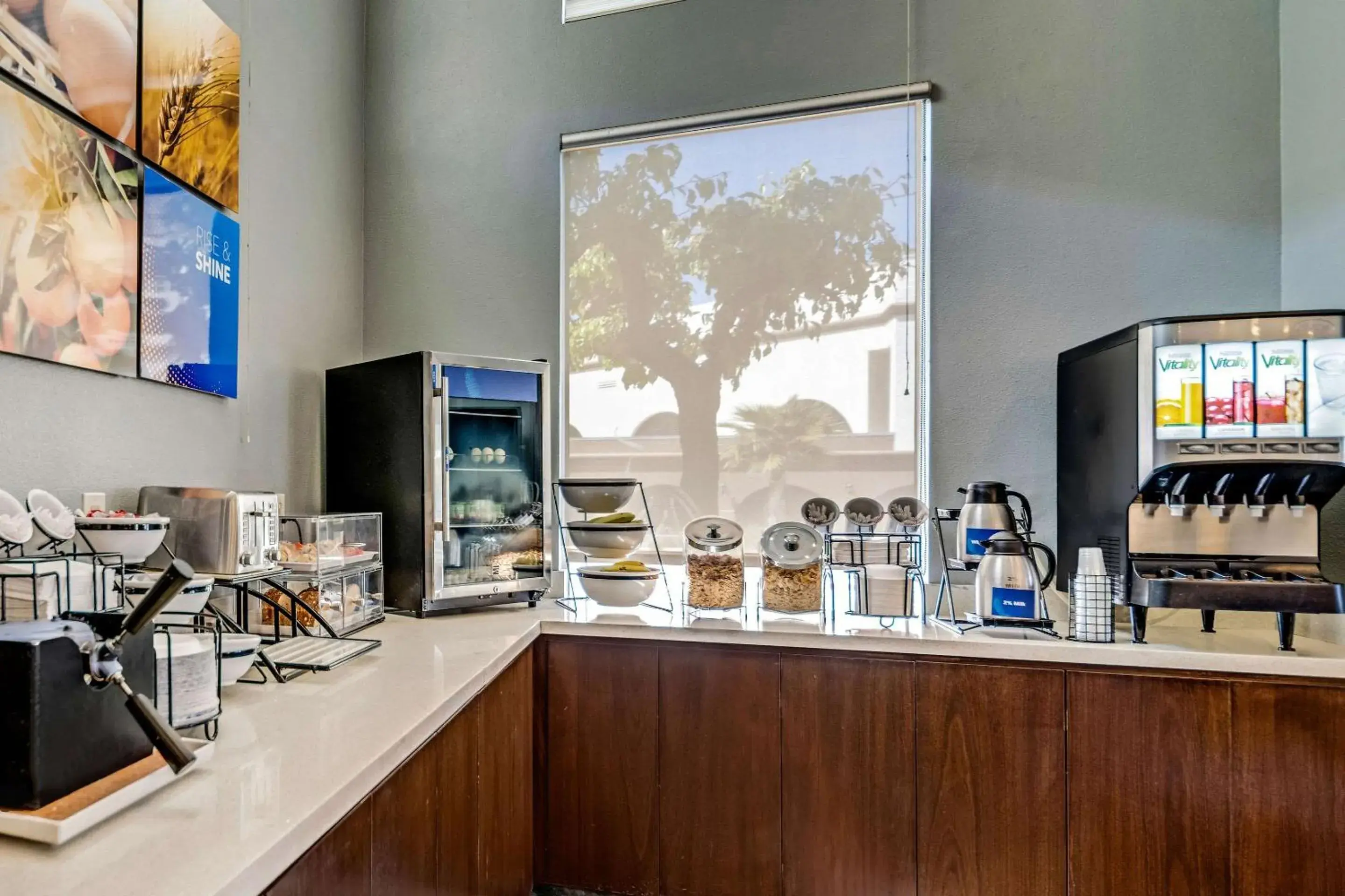 Breakfast in Comfort Inn Beach Boardwalk Breakfast in Comfort Inn Beach Boardwalk