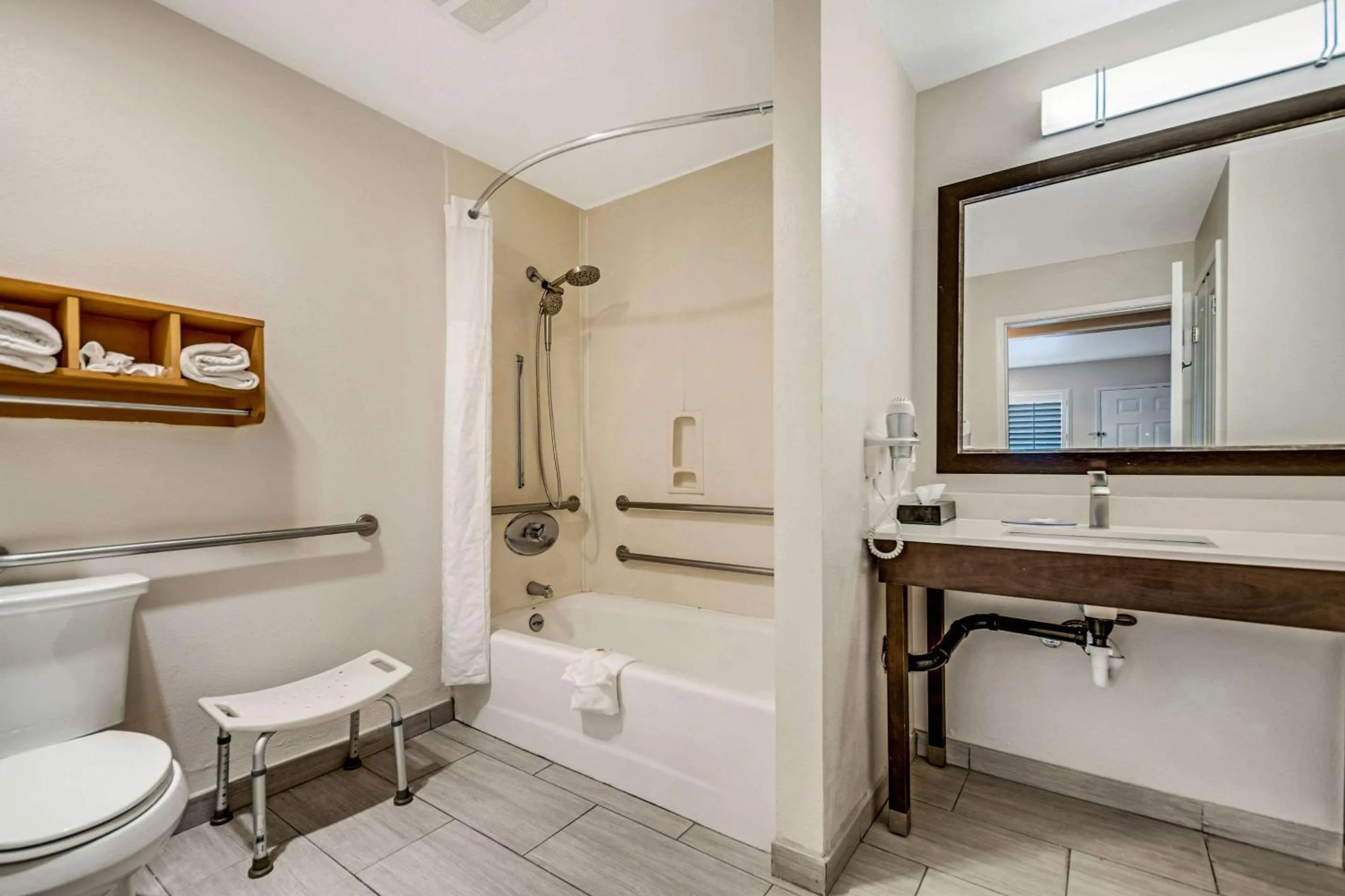 Bedroom in Comfort Inn Beach Boardwalk