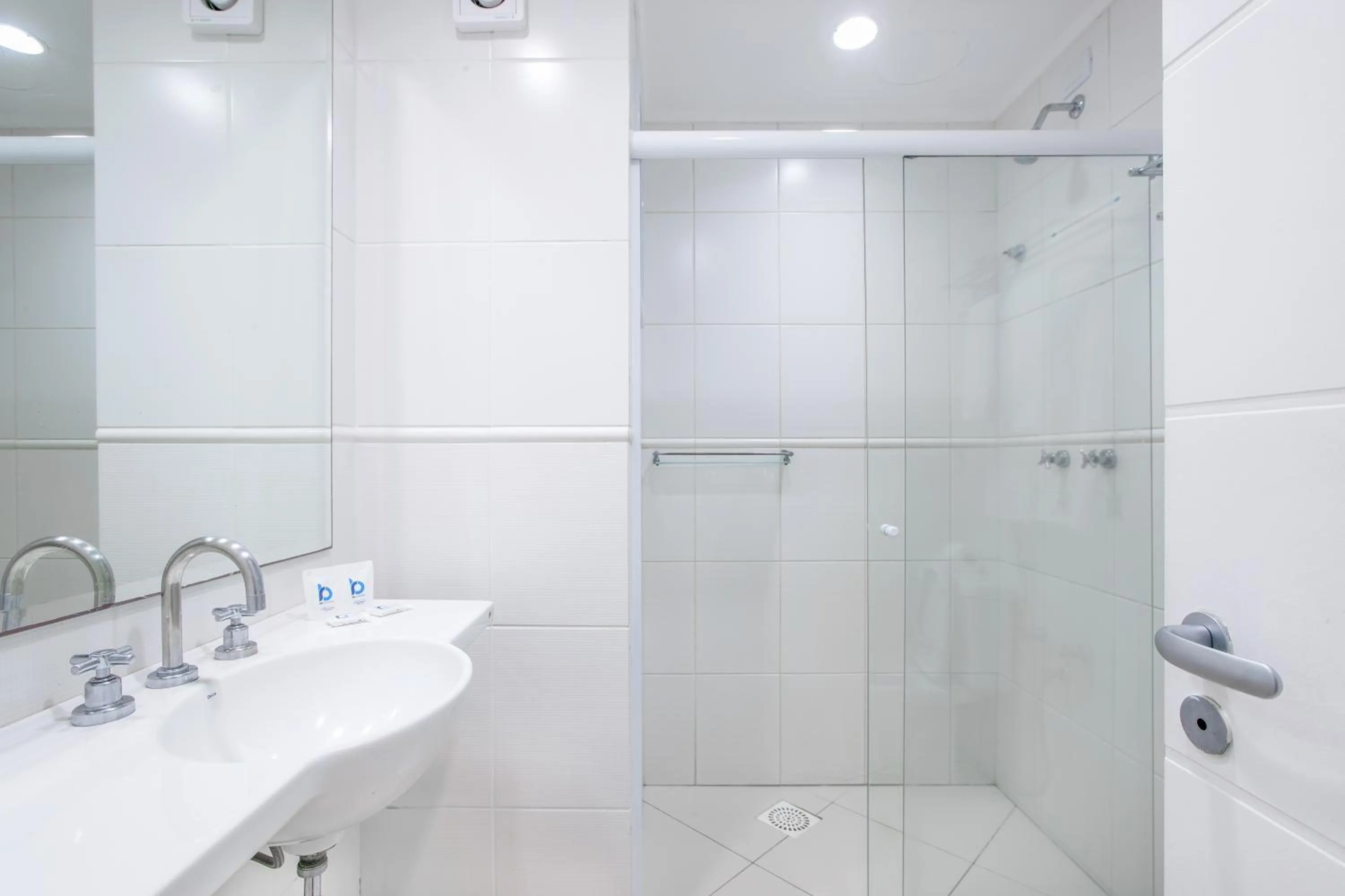 Bathroom in Oceania Park Hotel Spa & Convention