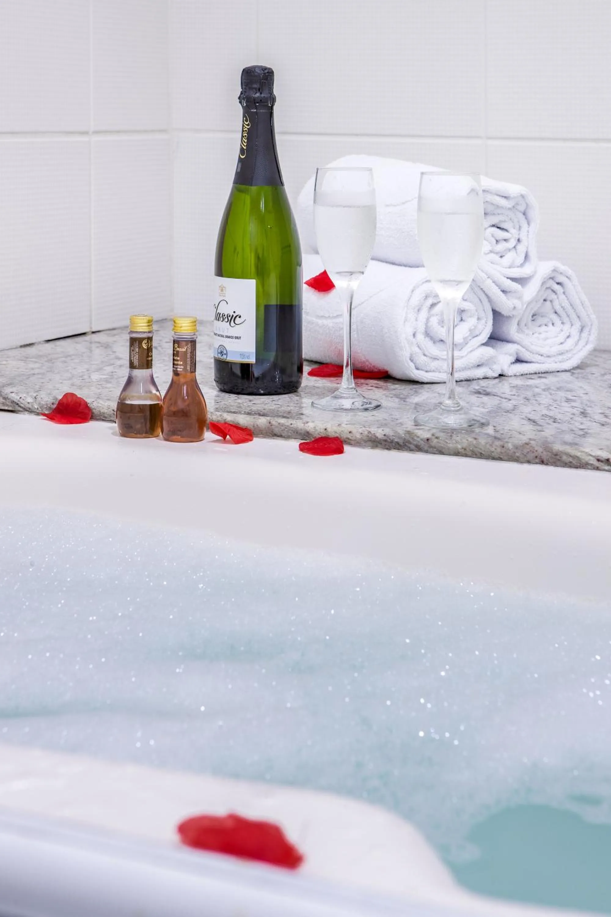 Hot Tub in Oceania Park Hotel Spa & Convention