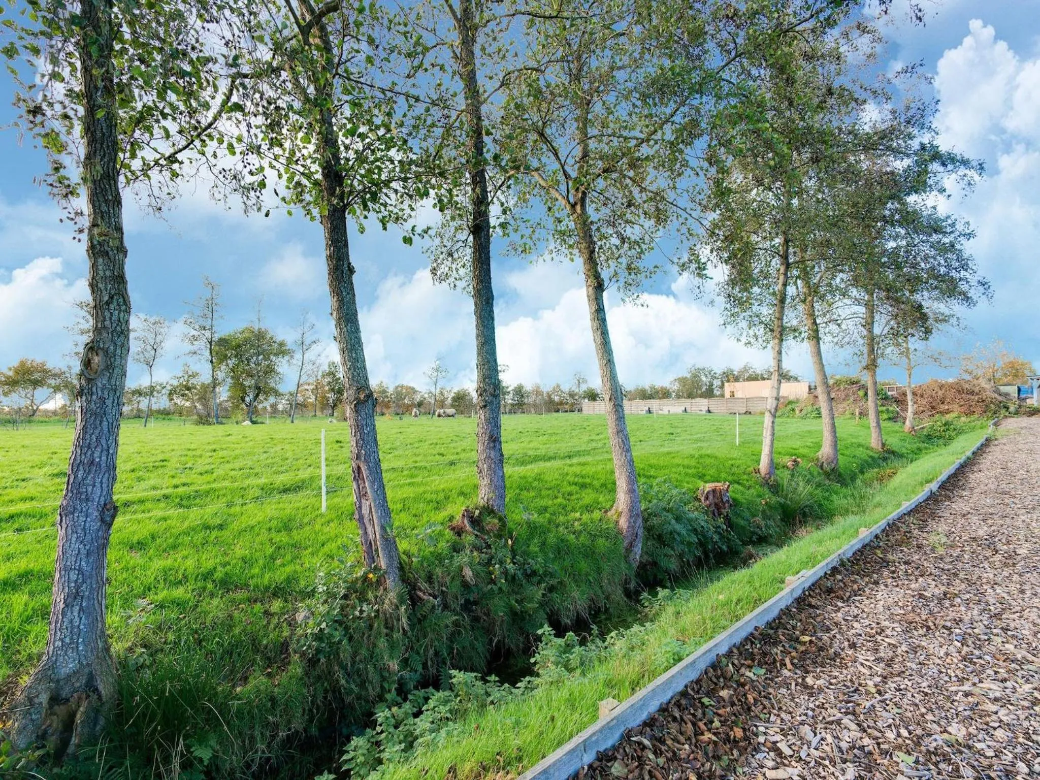 Neighbourhood in Spacious Farmhouse with Sauna, hottub