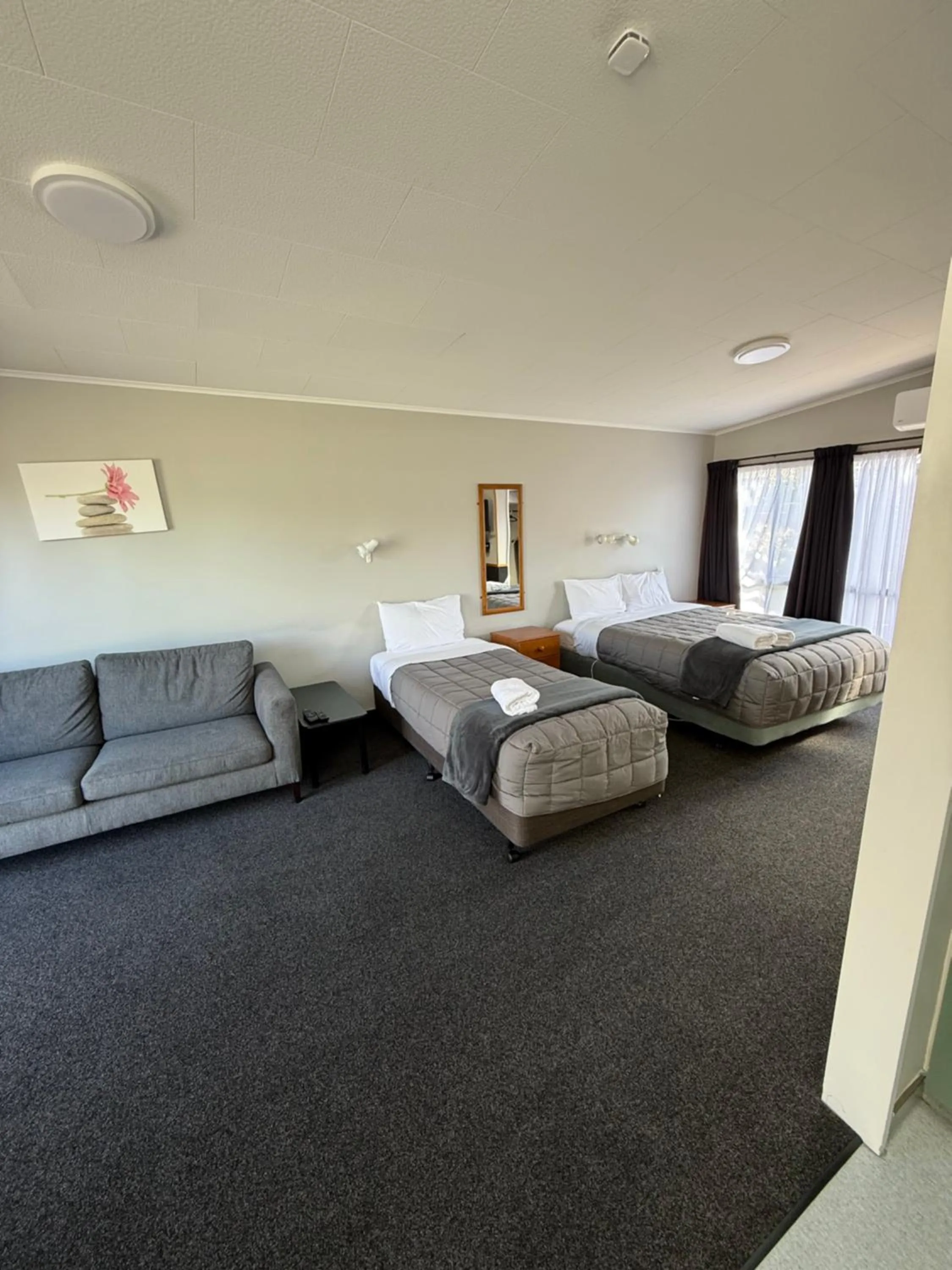 Bed in Sundowner Motel