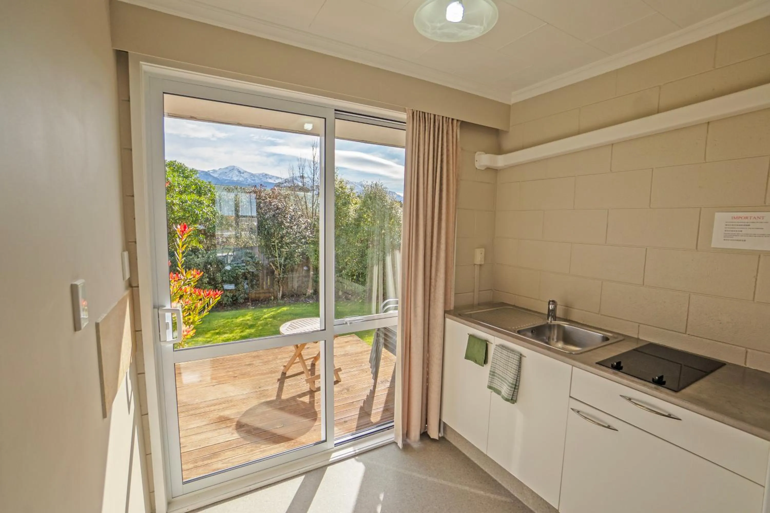 Kitchen or kitchenette in Kaikoura Motor Inn