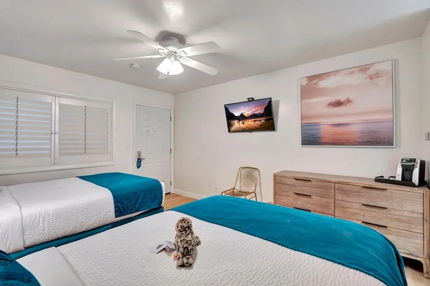 Bed in Santa Monica Hotel Bed in Santa Monica Hotel