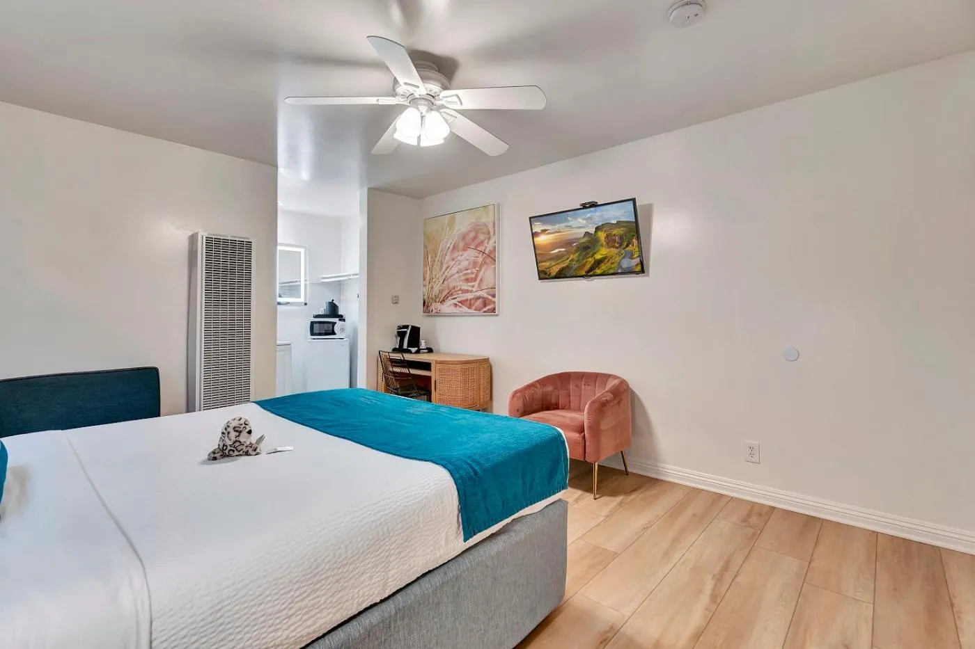 Bed in Santa Monica Hotel