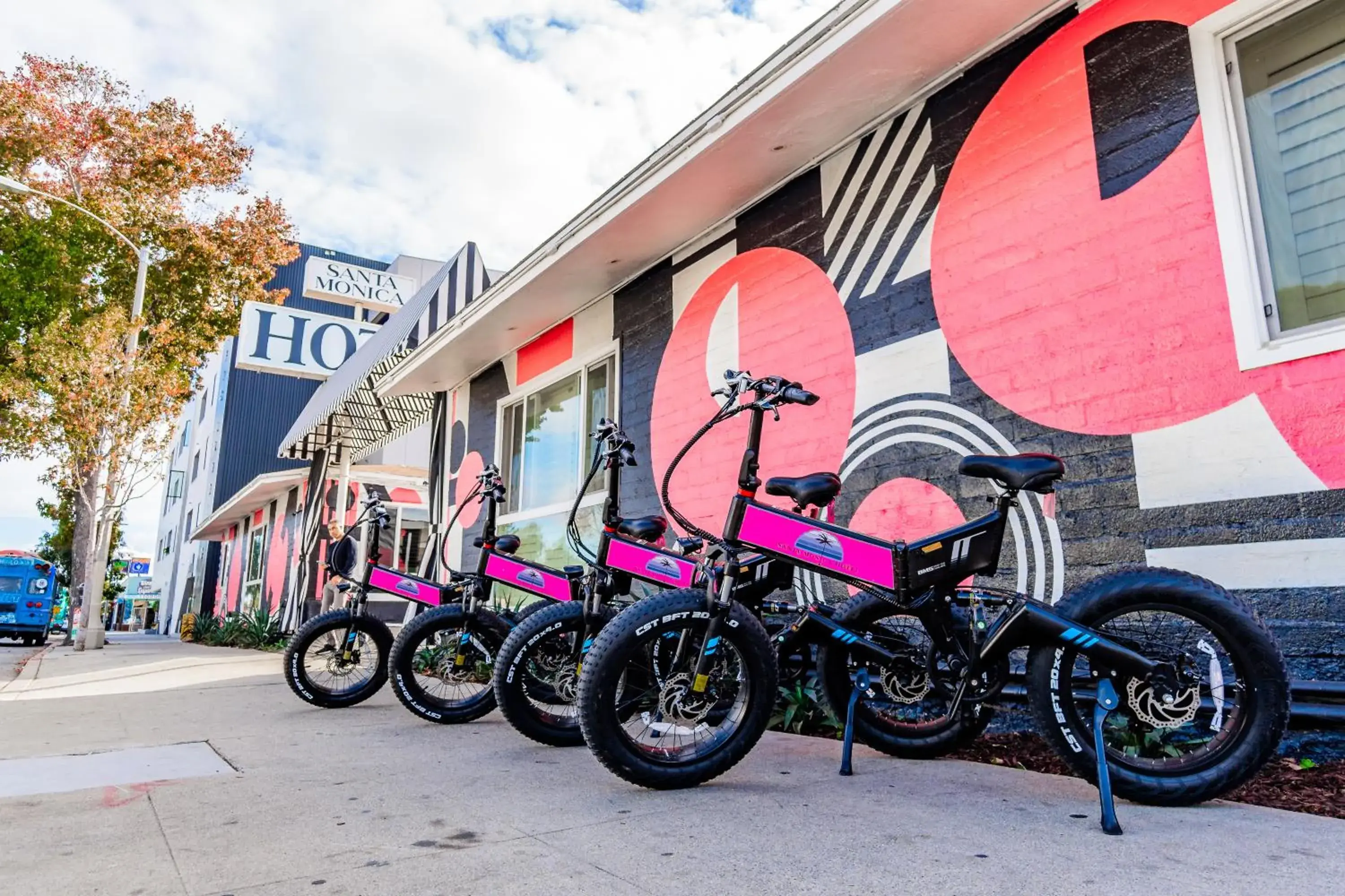 Property building in Santa Monica Hotel Property building in Santa Monica Hotel