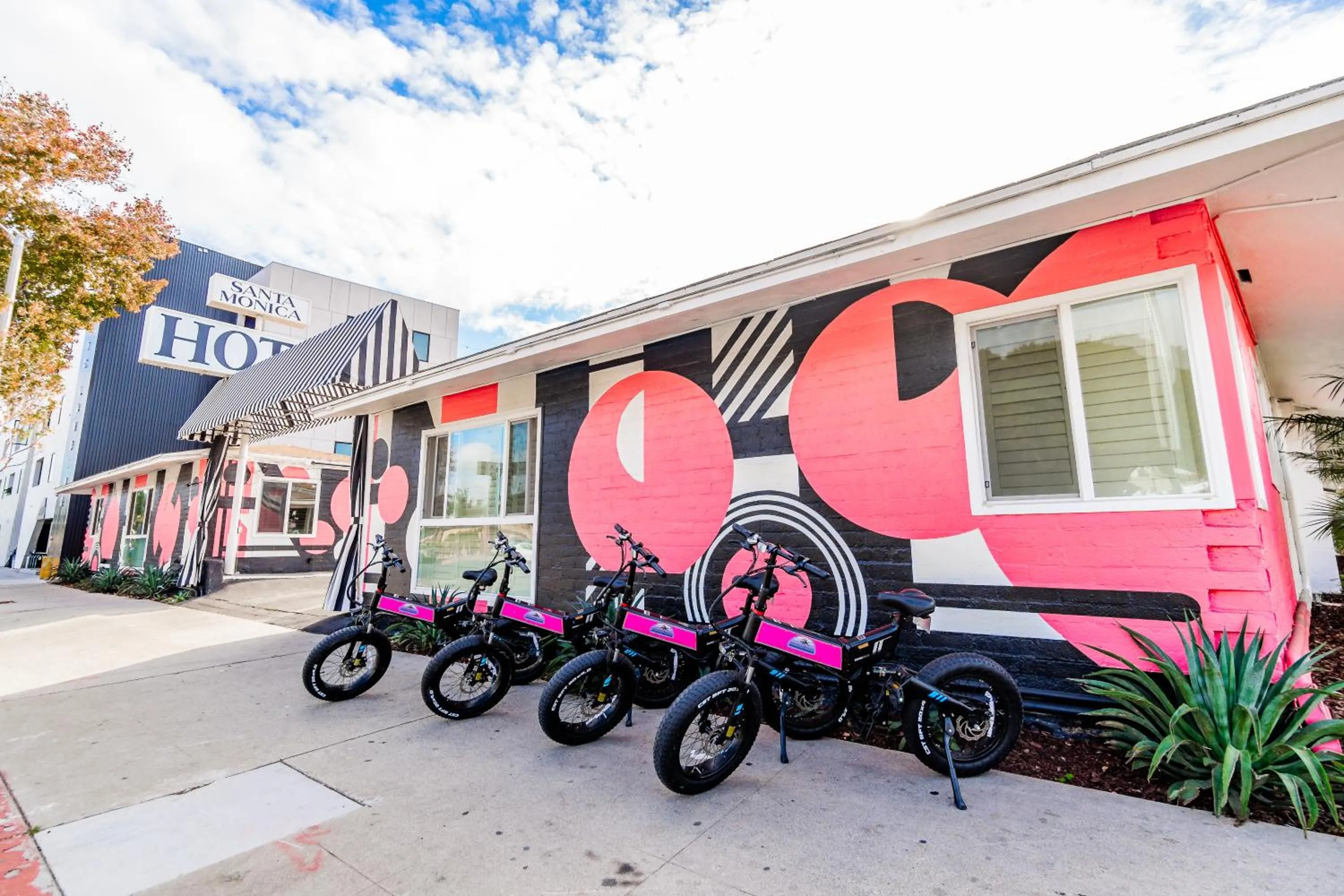 Property building in Santa Monica Hotel