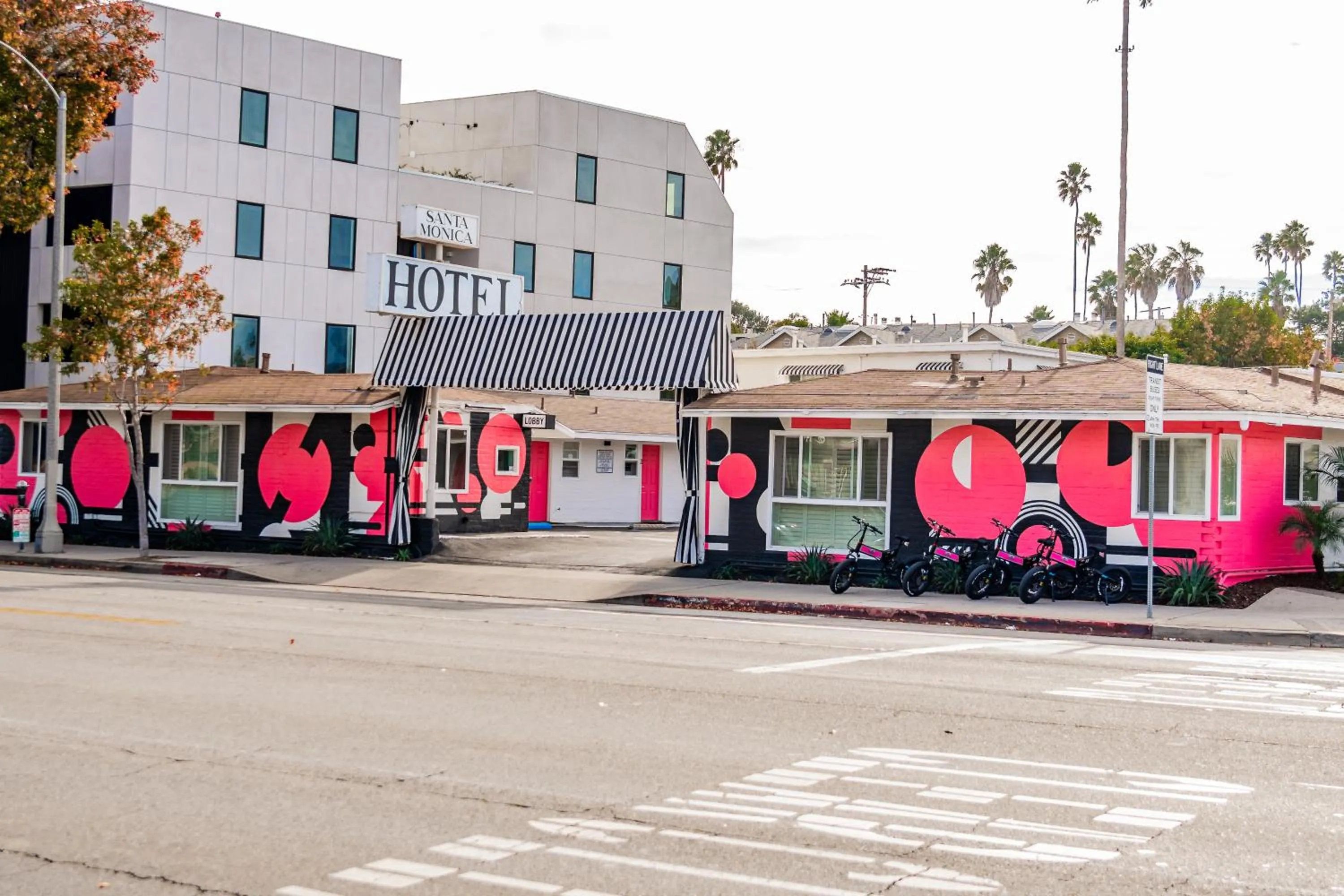 Property building in Santa Monica Hotel