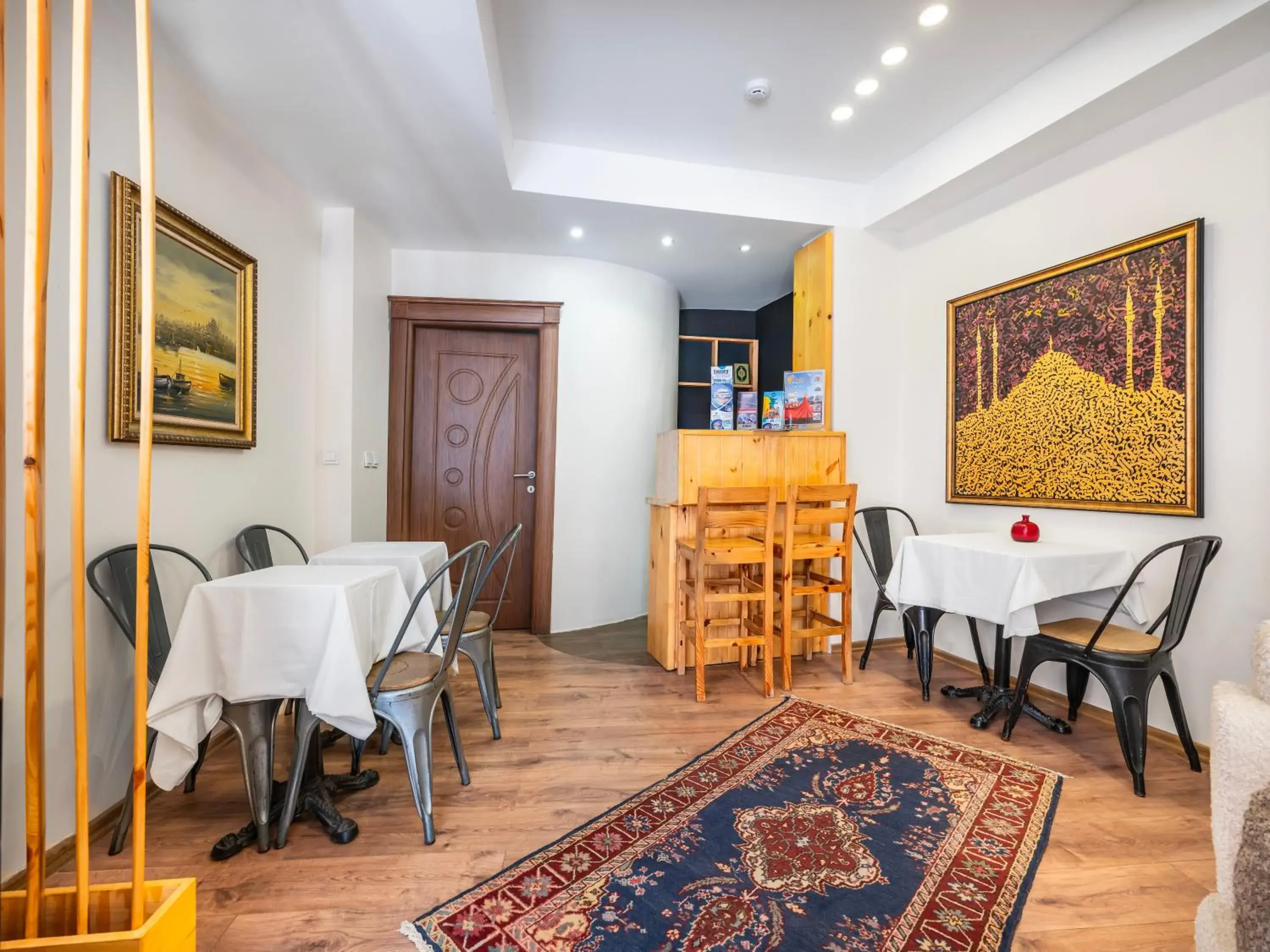 Lounge or bar in Magnificent Hotel Lounge or bar in Magnificent Hotel