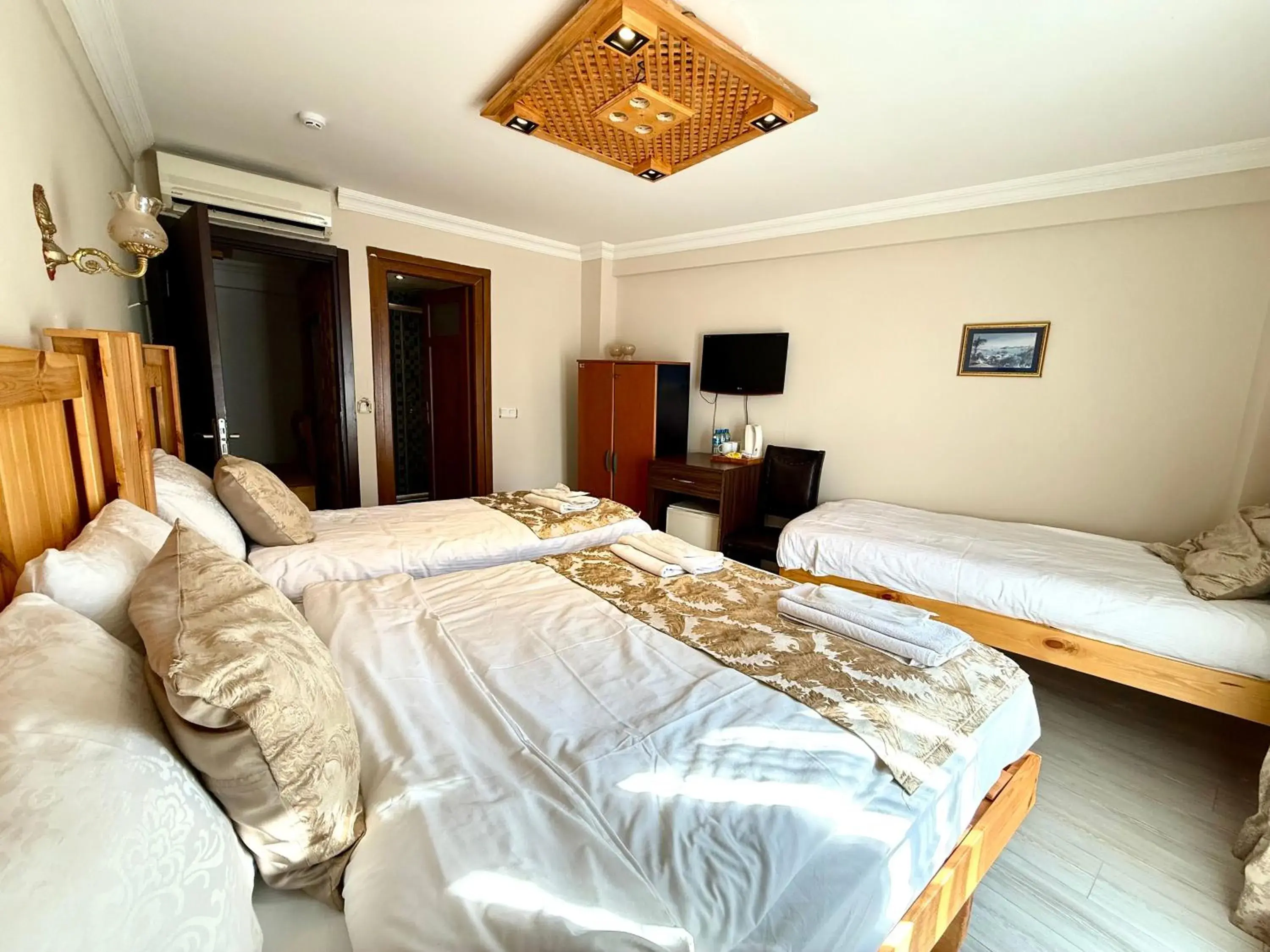 Bed in Magnificent Hotel Bed in Magnificent Hotel