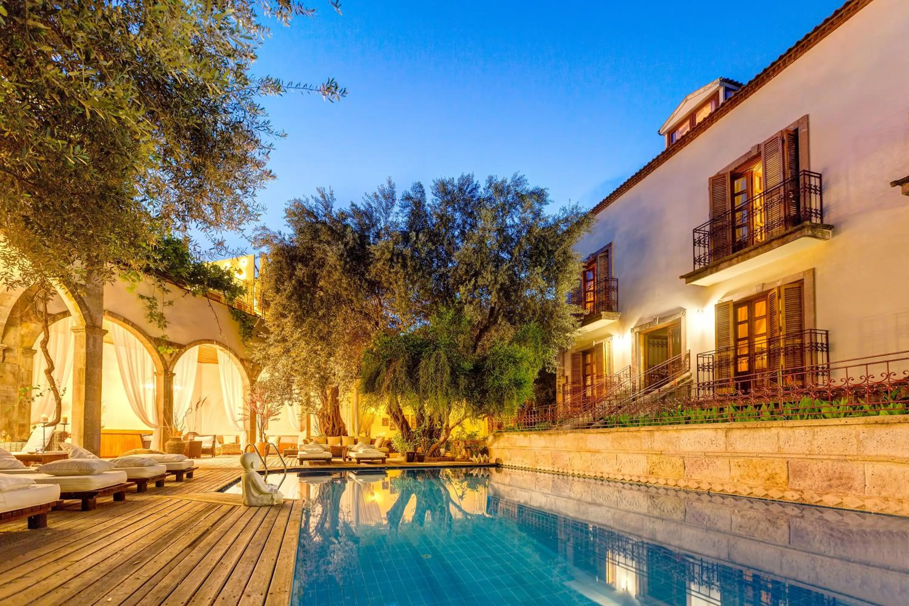 Night in Jade Residence