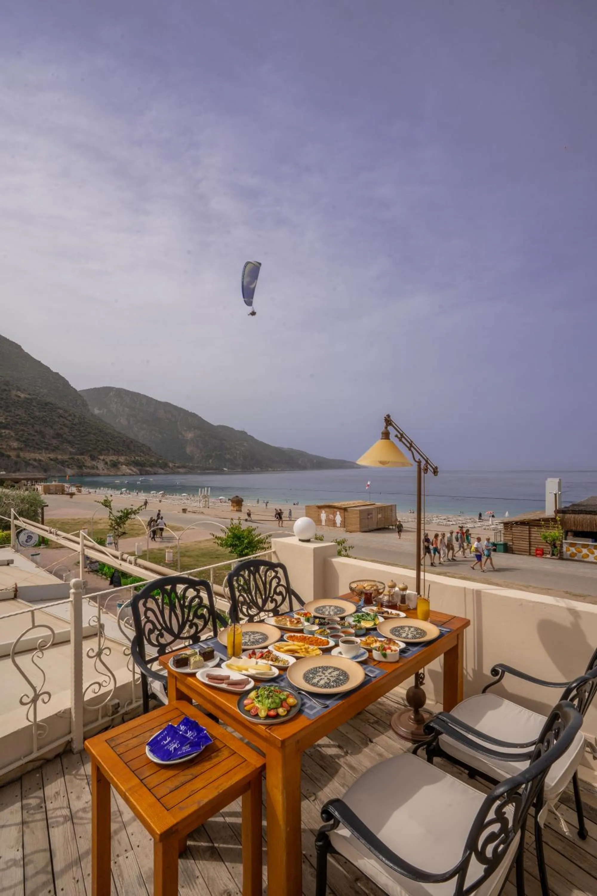 Restaurant/places to eat in Jade Residence