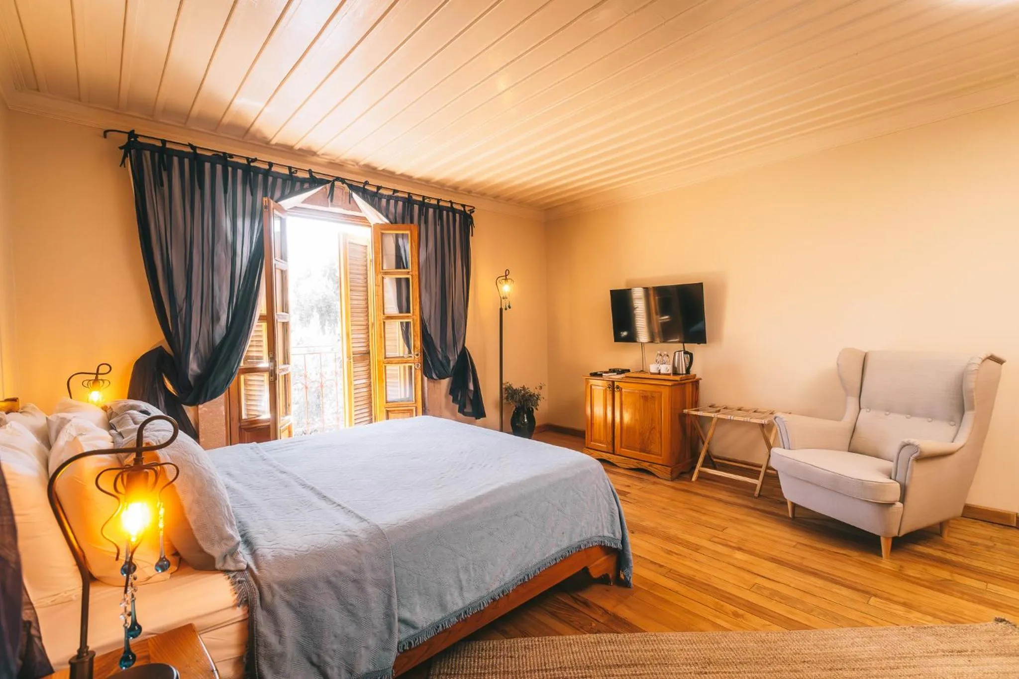 Seating area, Bed in Jade Residence