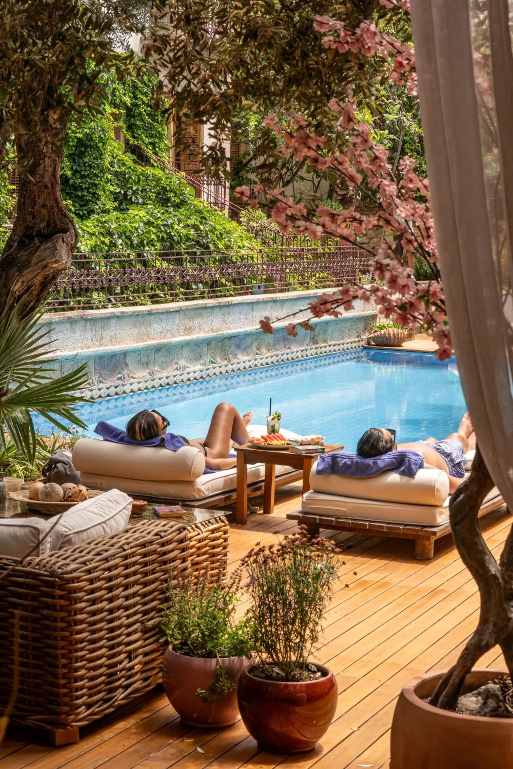 Guests in Jade Residence