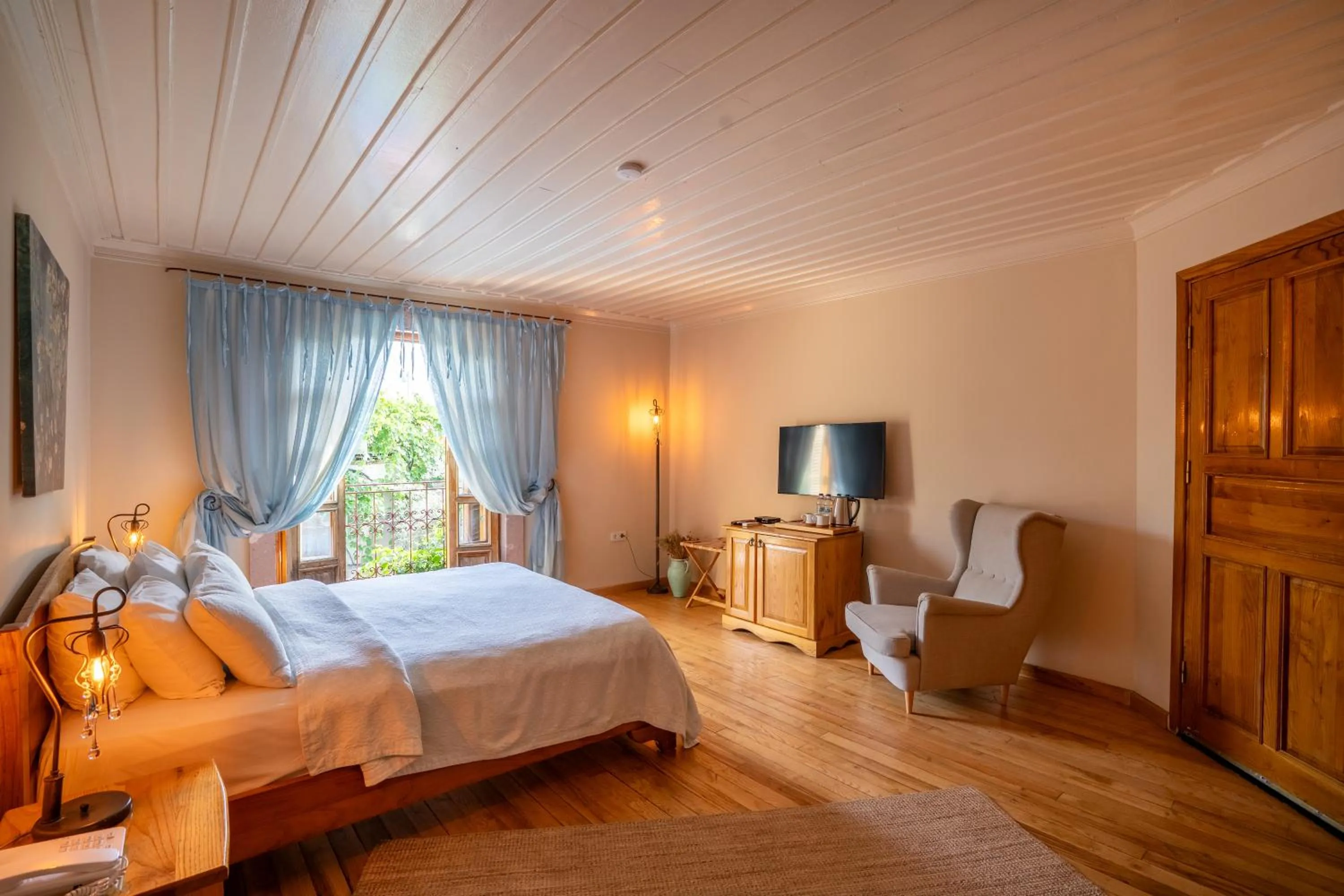 TV and multimedia, Bed in Jade Residence