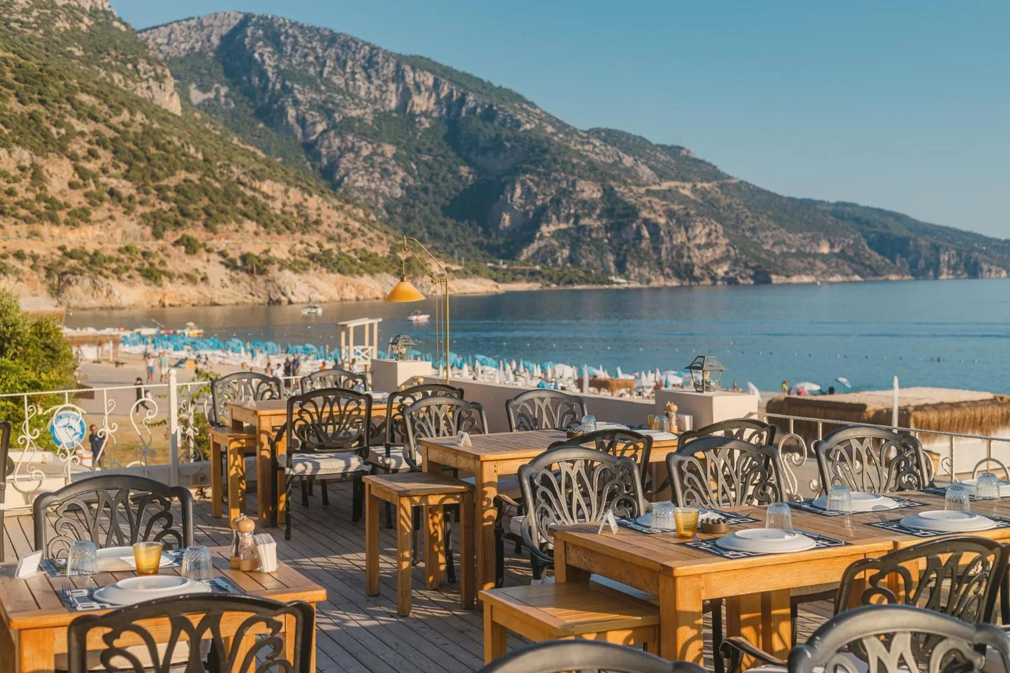 Restaurant/places to eat in Jade Residence