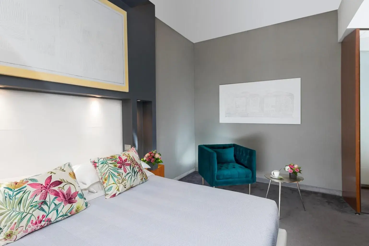 Photo of the whole room, Bed in Hotel Metropolis Photo of the whole room, Bed in Hotel Metropolis