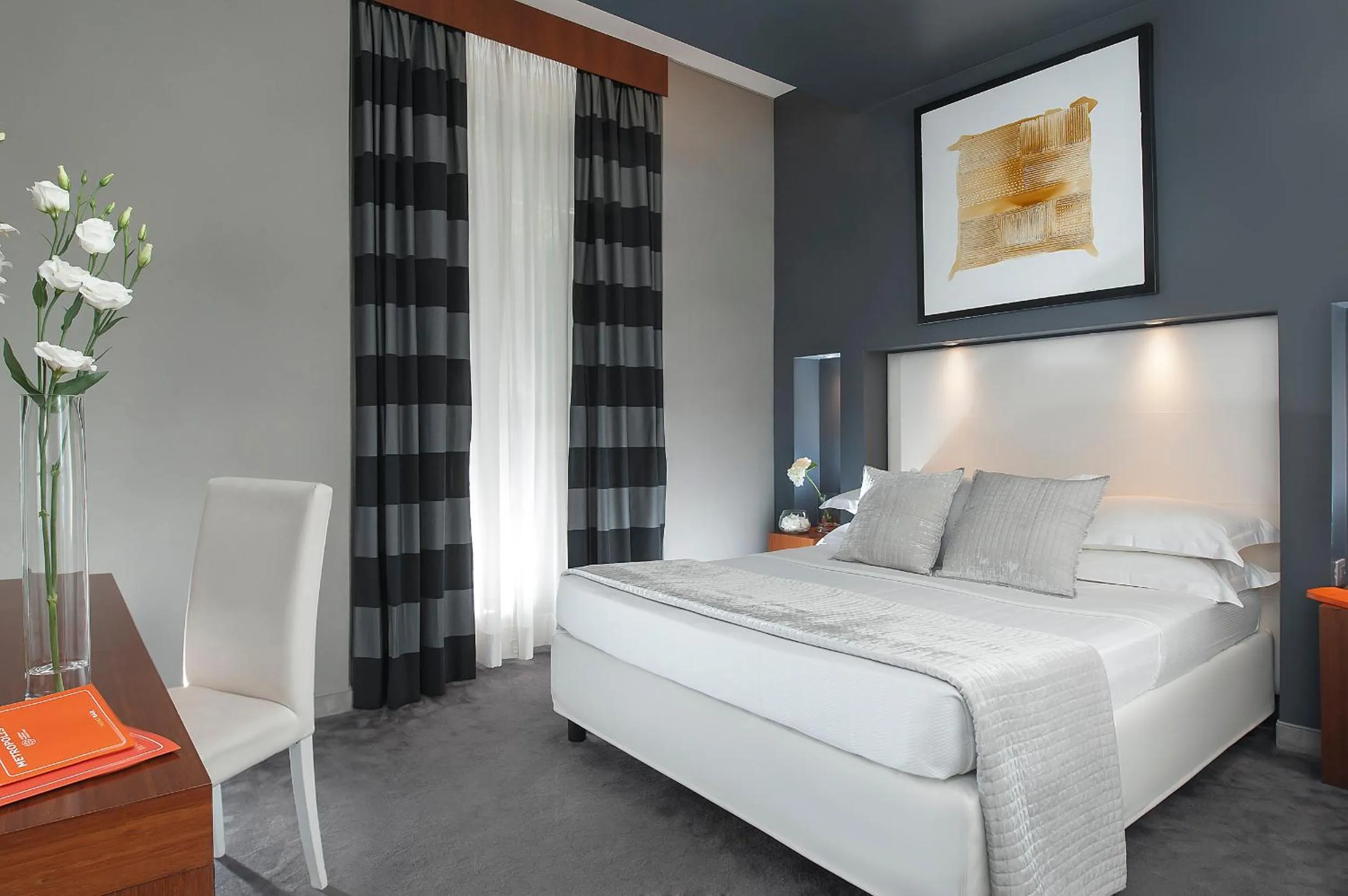 Photo of the whole room, Bed in Hotel Metropolis