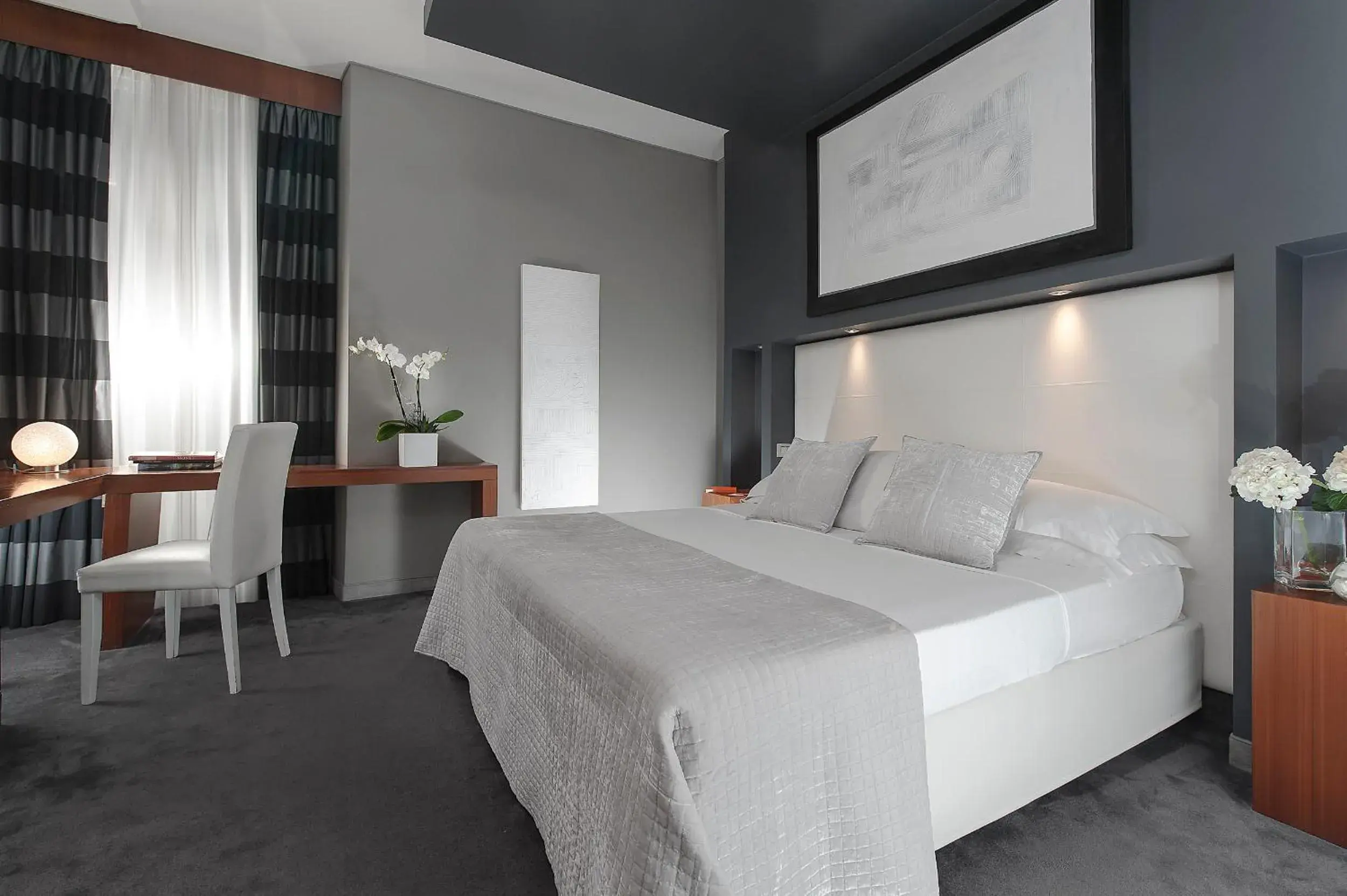 Photo of the whole room, Bed in Hotel Metropolis Photo of the whole room, Bed in Hotel Metropolis