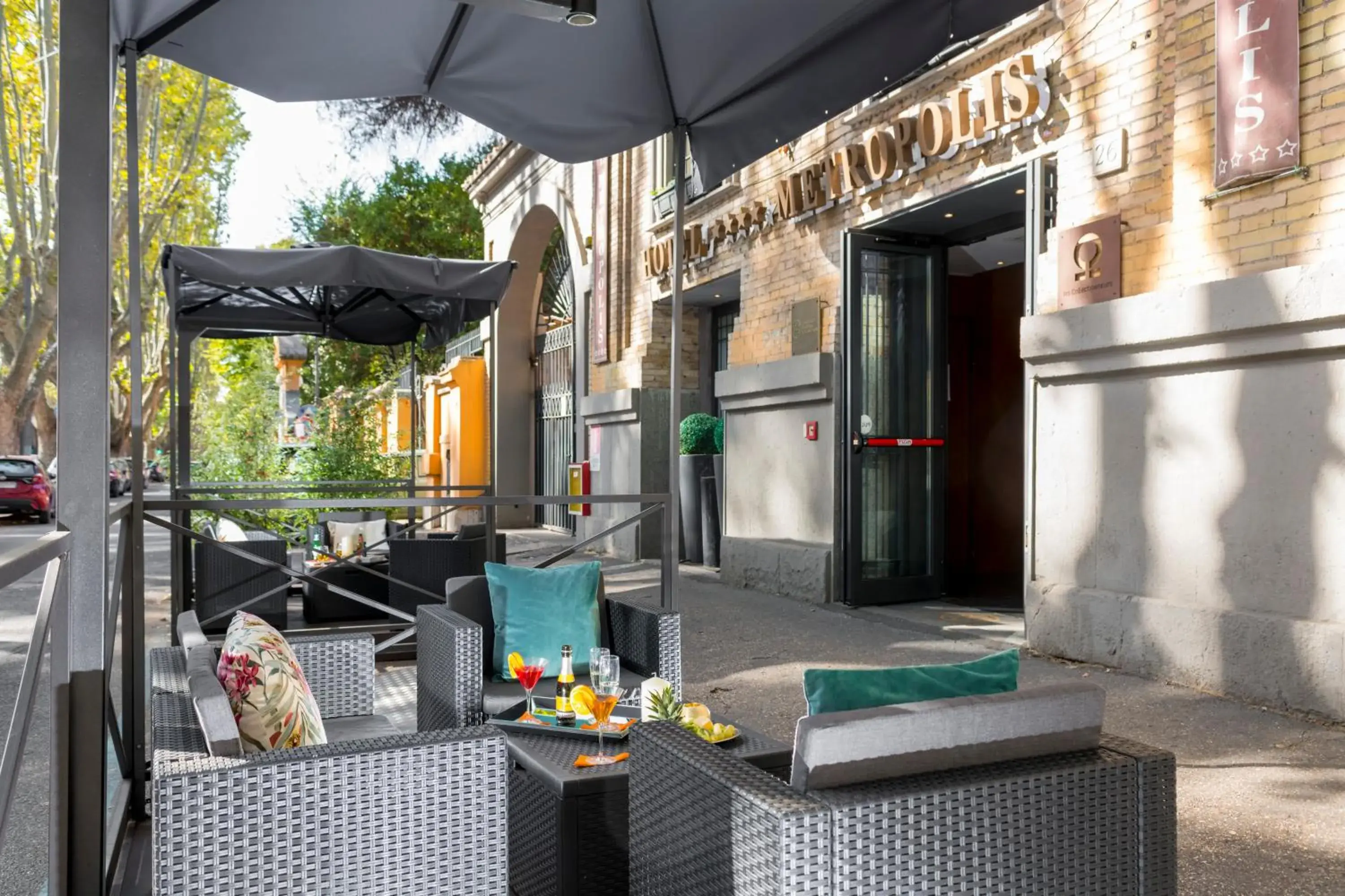 Property building in Hotel Metropolis Property building in Hotel Metropolis