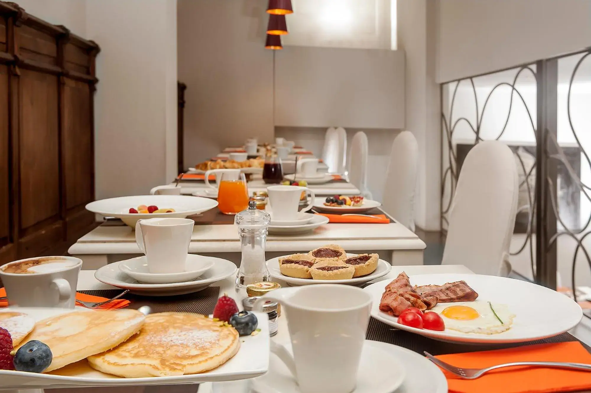 Restaurant/places to eat in Hotel Metropolis Restaurant/places to eat in Hotel Metropolis