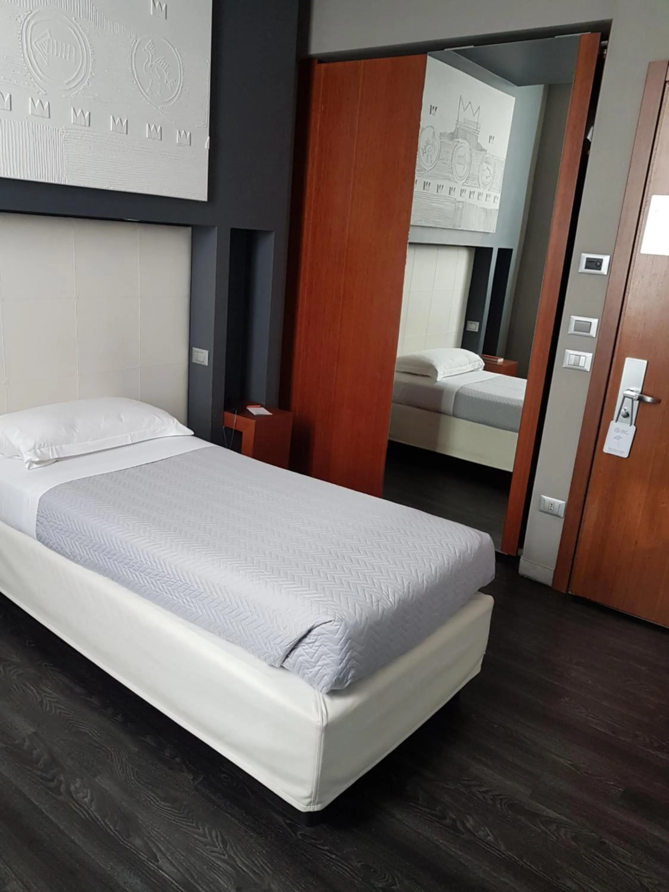 Photo of the whole room, Bed in Hotel Metropolis