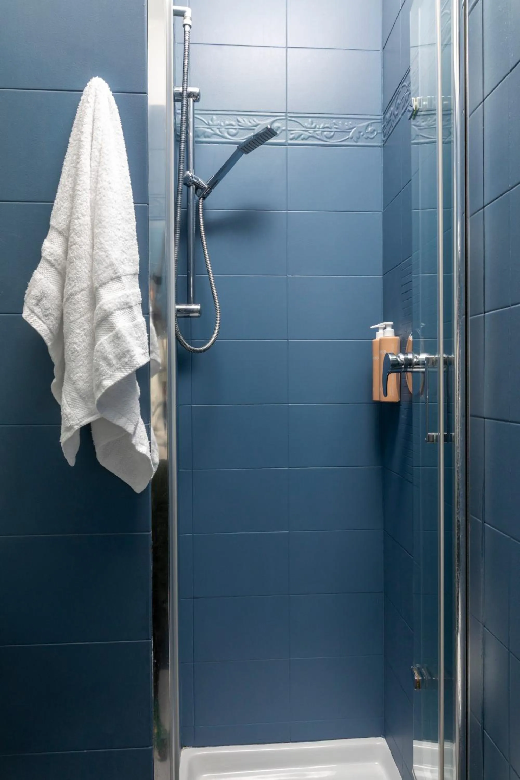 Shower in Hotel Marisa