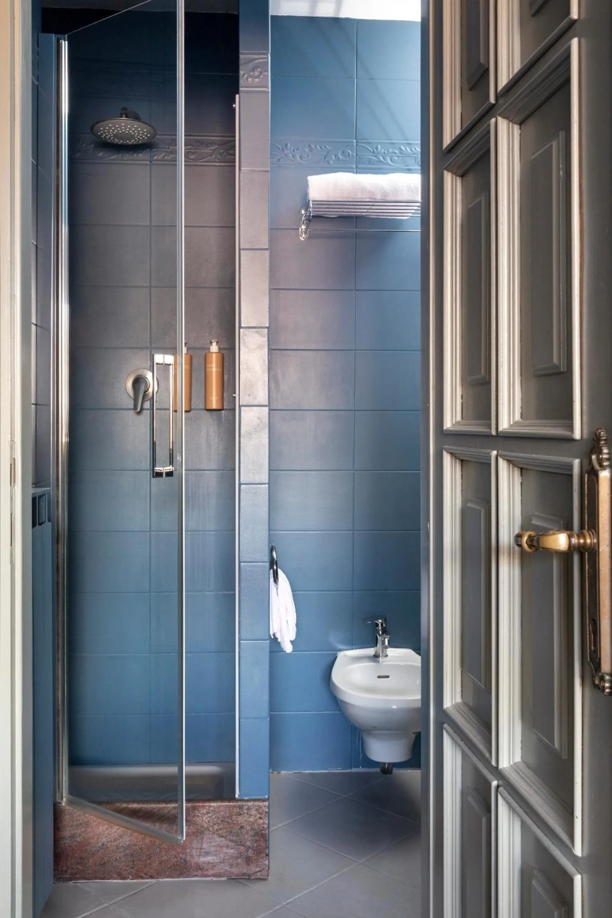 Shower in Hotel Marisa