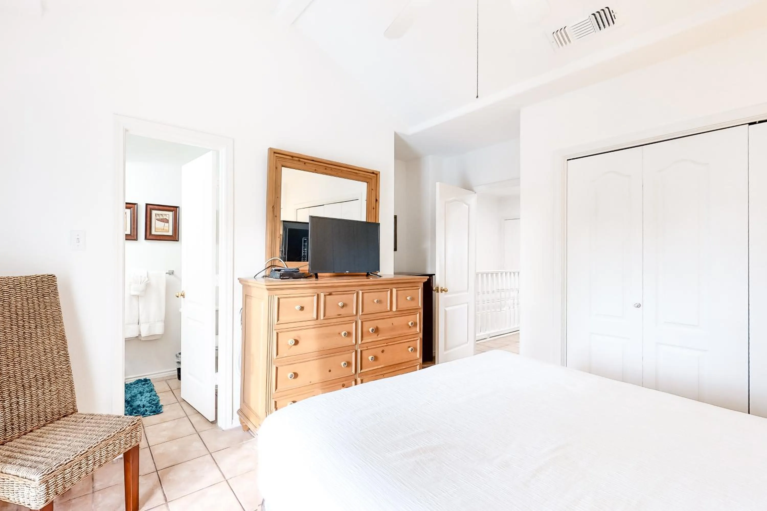 Bed in Tropical Breeze