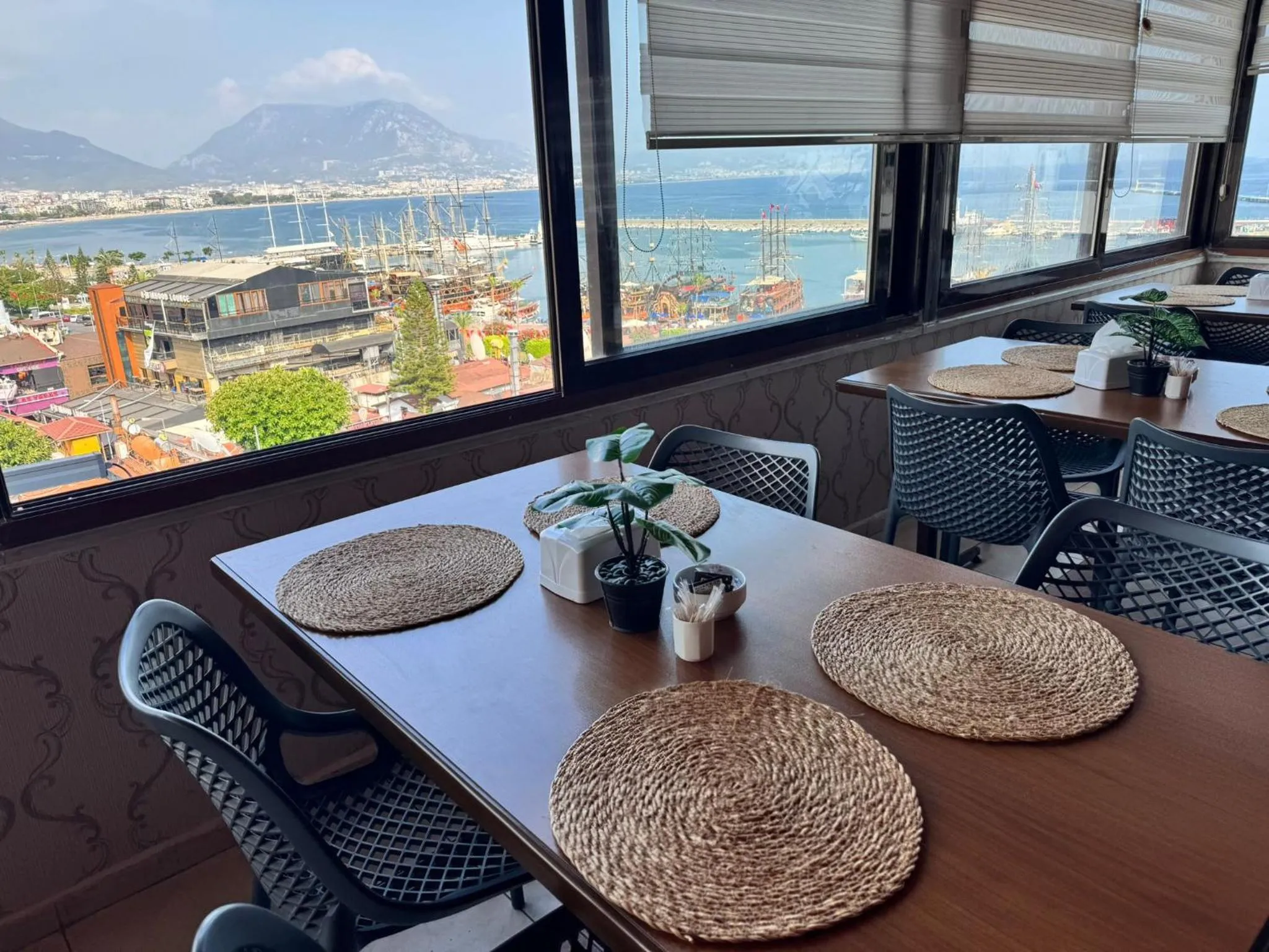 Restaurant/places to eat in Temiz Hotel