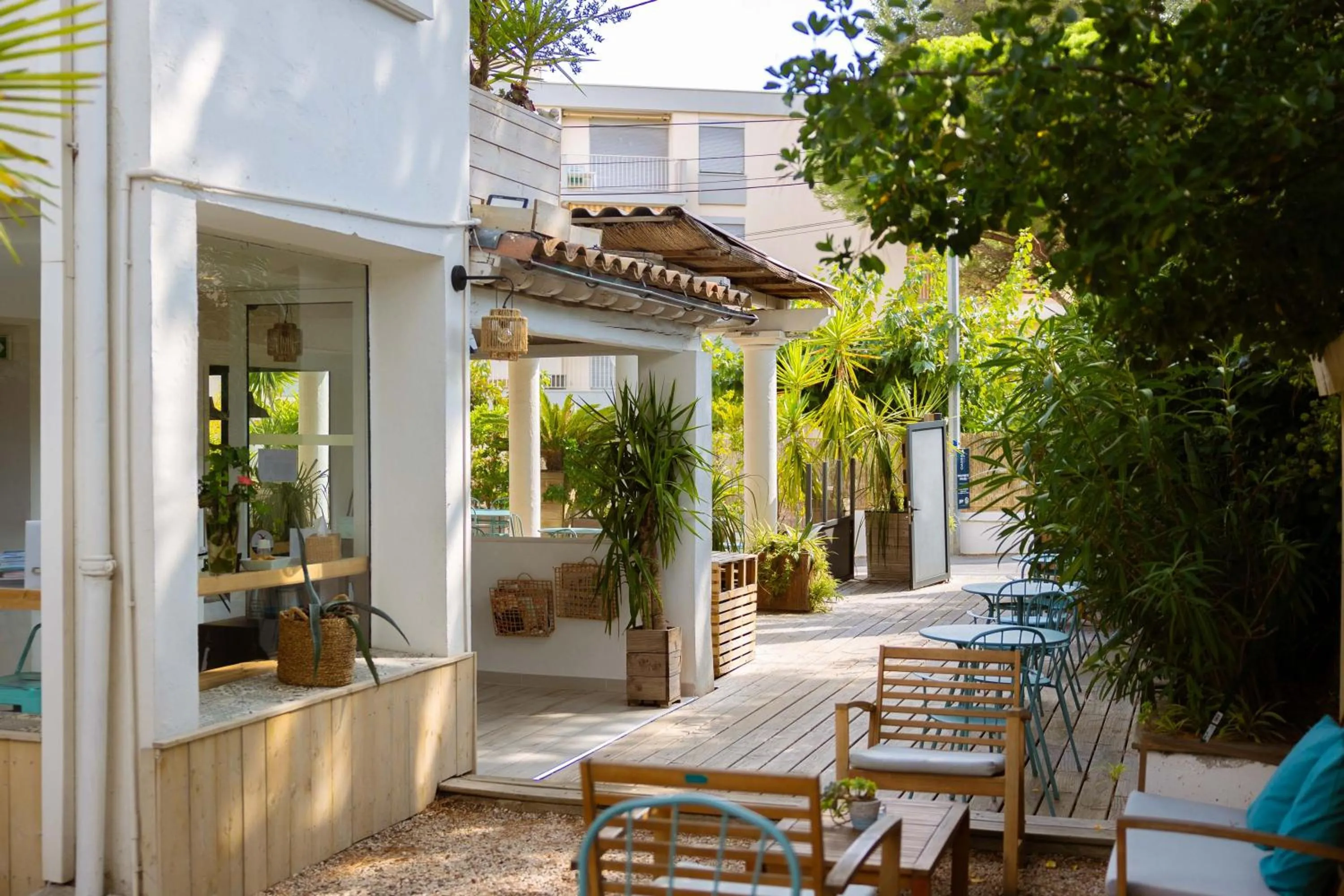 Patio in L'Oasis Hotel