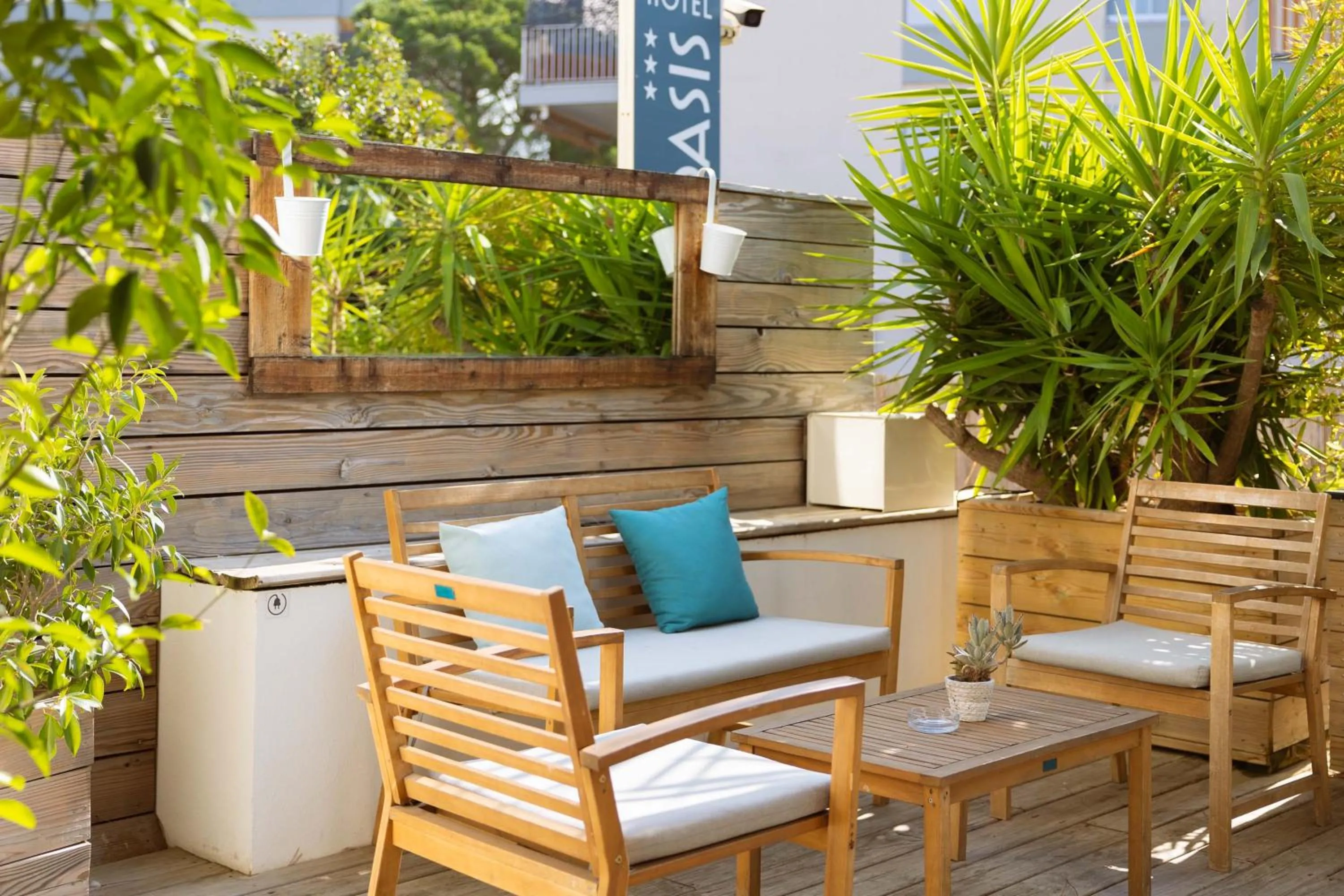 Patio in L'Oasis Hotel