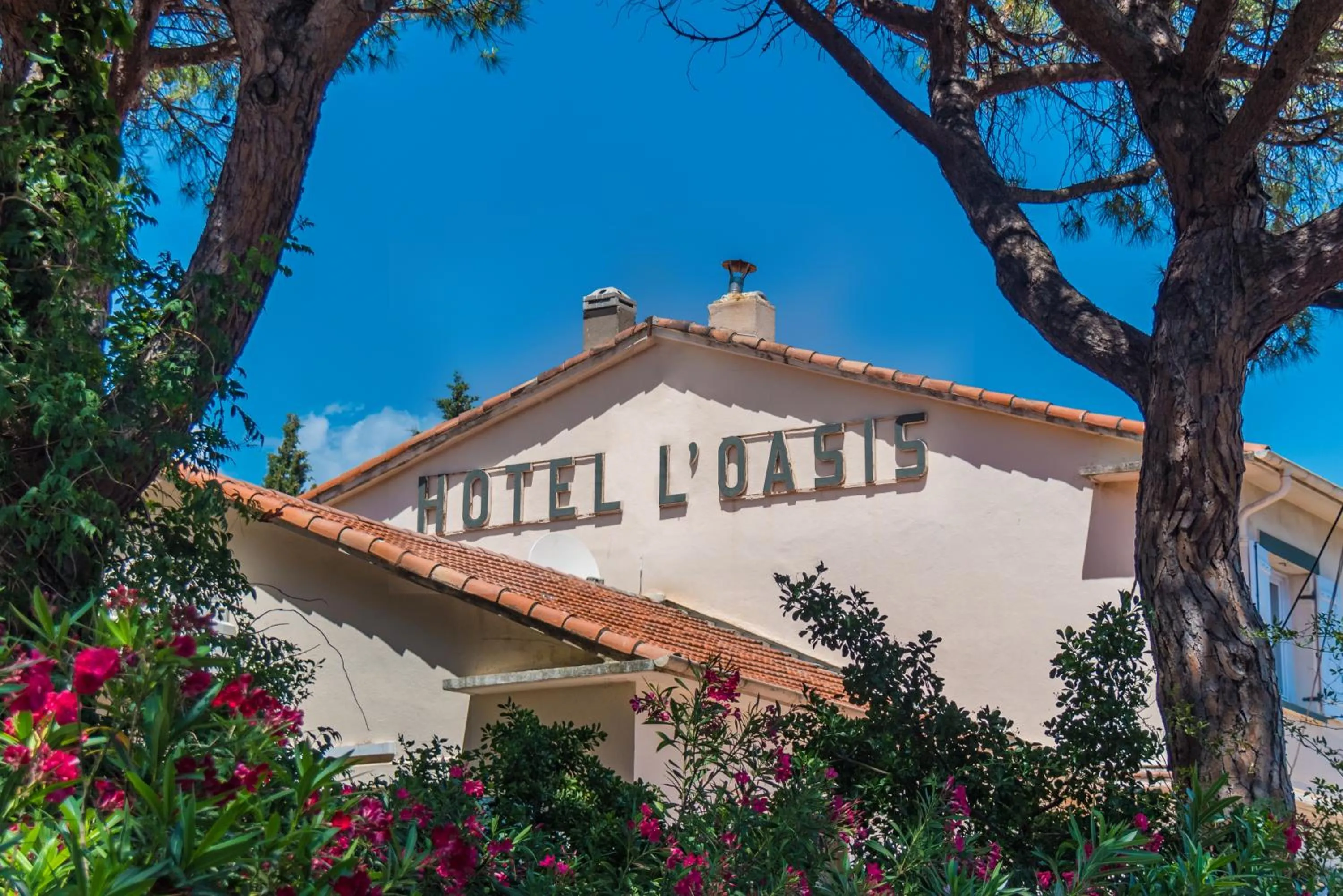 Facade/entrance in L'Oasis Hotel