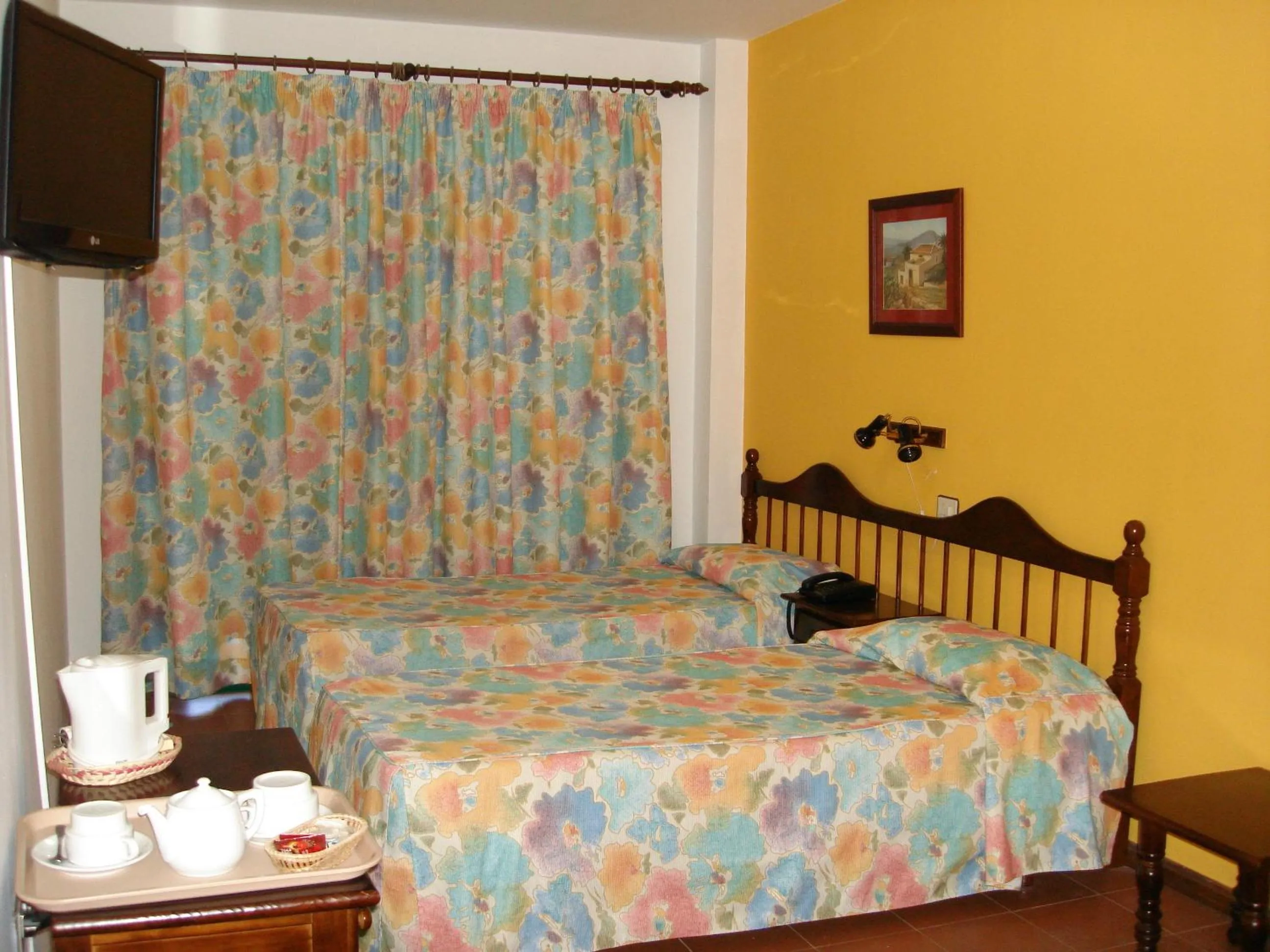 TV and multimedia, Bed in Hotel Ida Inés