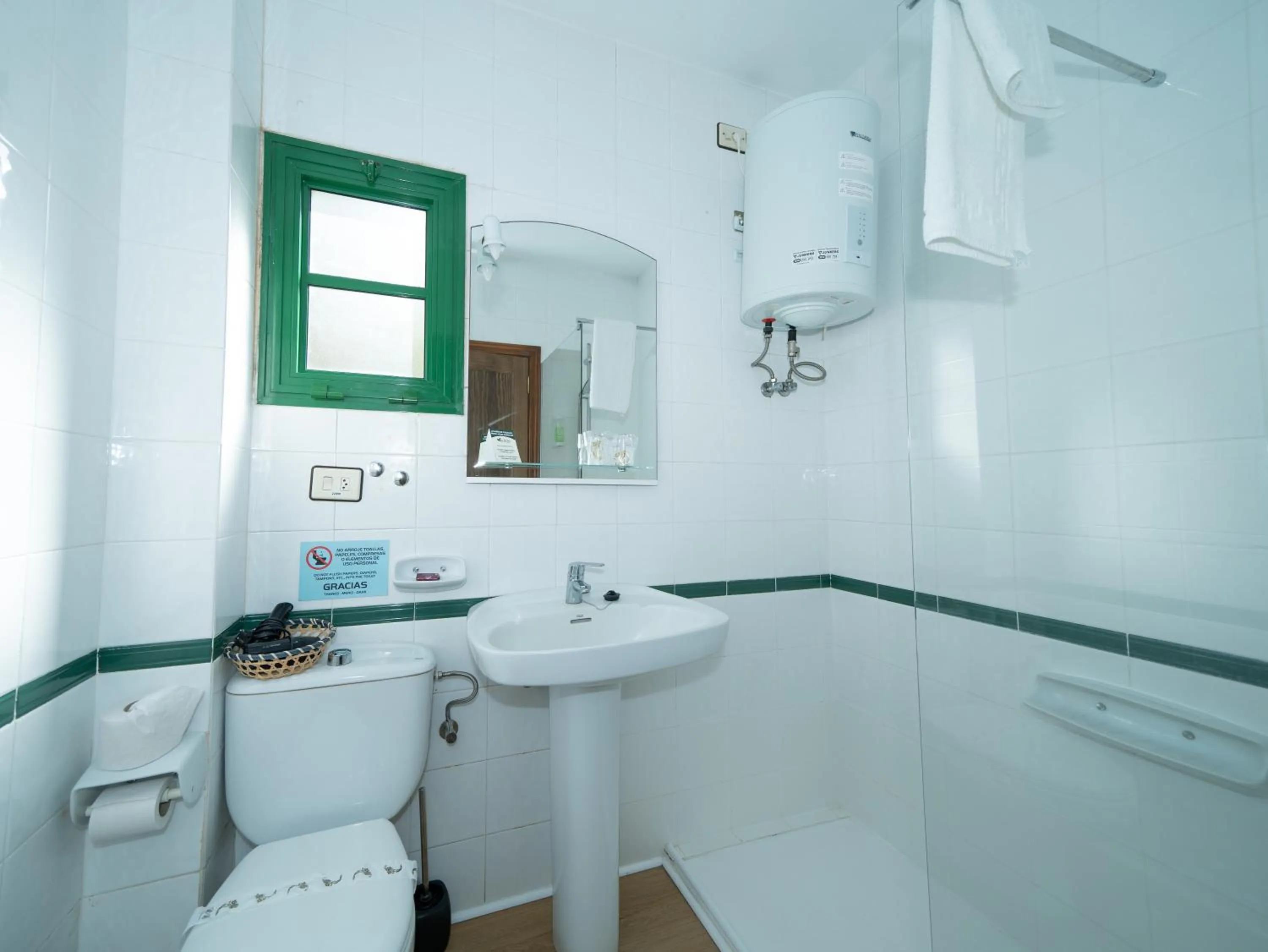 Shower in Hotel Ida Inés