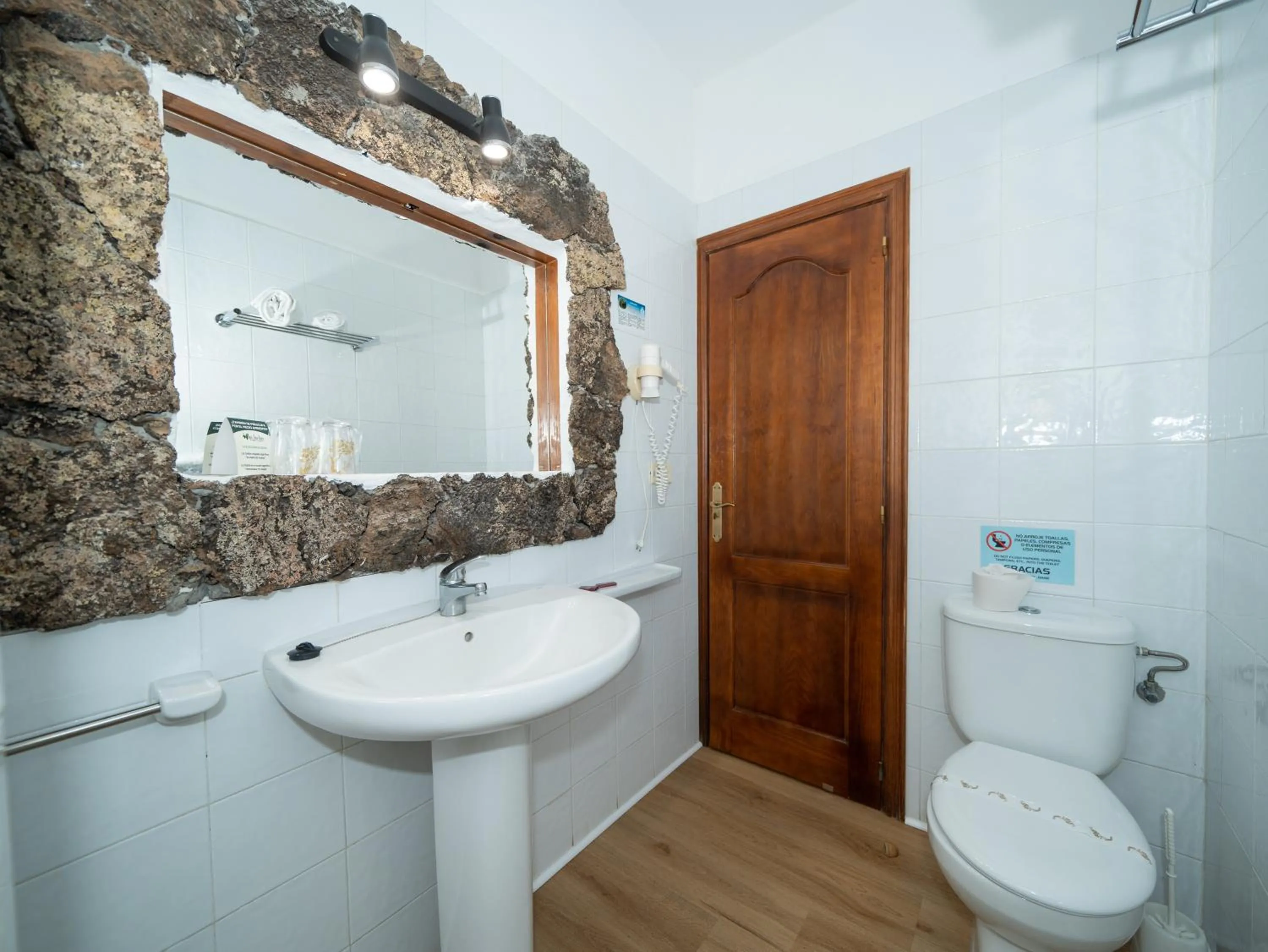 Shower in Hotel Ida Inés