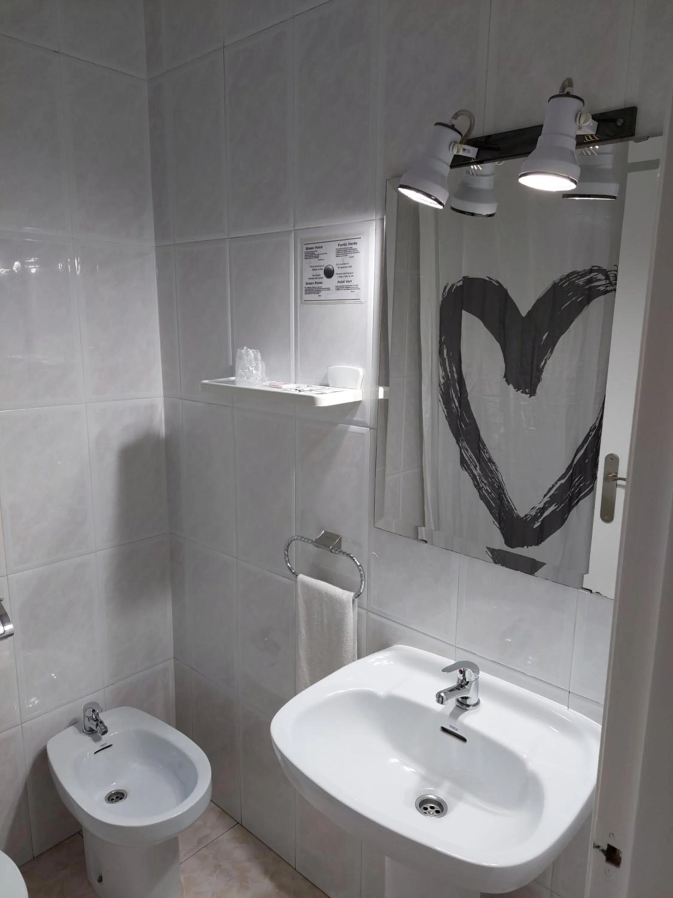 Bathroom in Hotel Cervantes