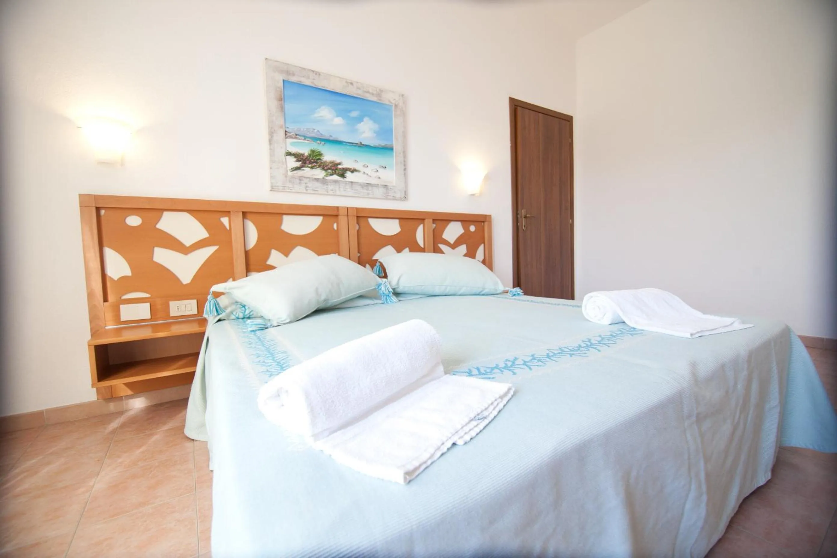 Photo of the whole room, Bed in Club Esse Gallura
